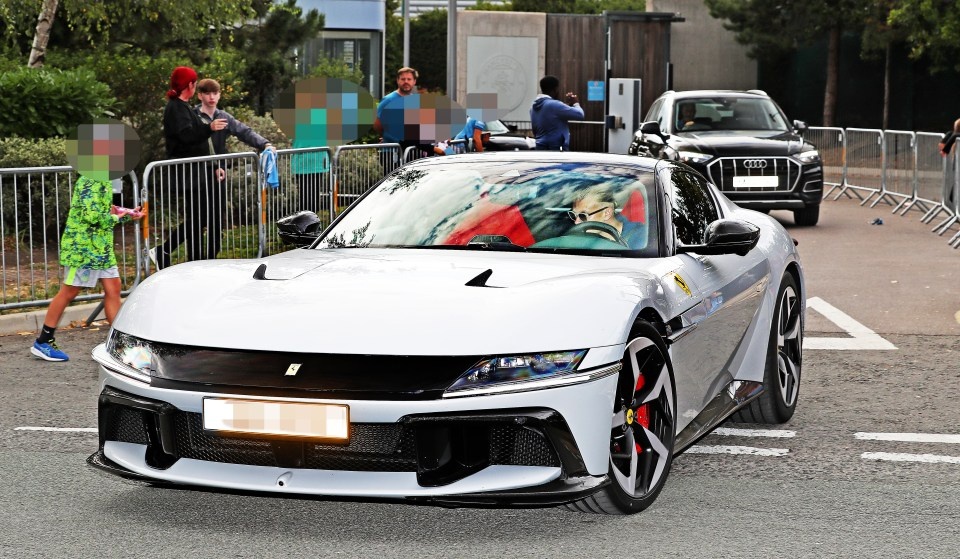 Dang cap choi xe cua Haaland hinh anh