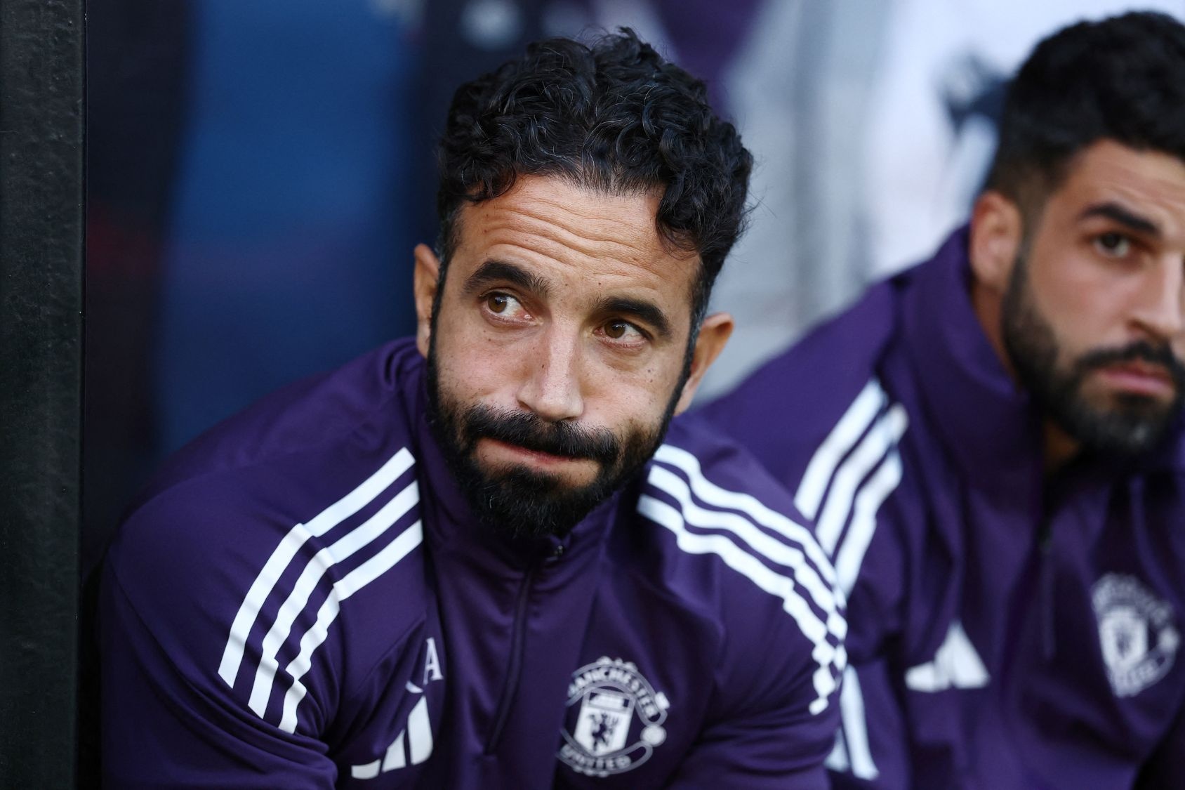 Amorim noi gian hinh anh