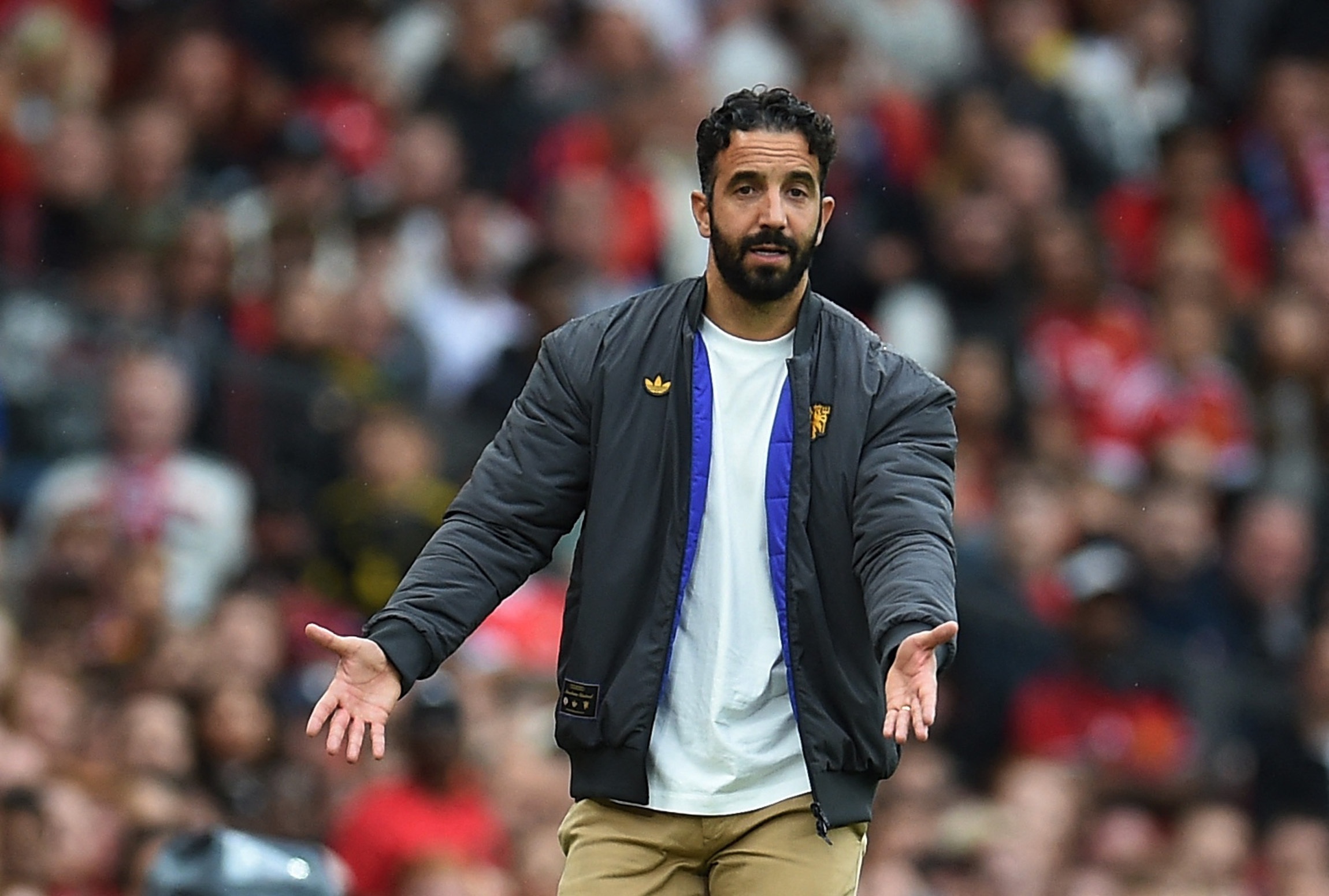 Amorim chi bat tay mot cau thu MU hinh anh