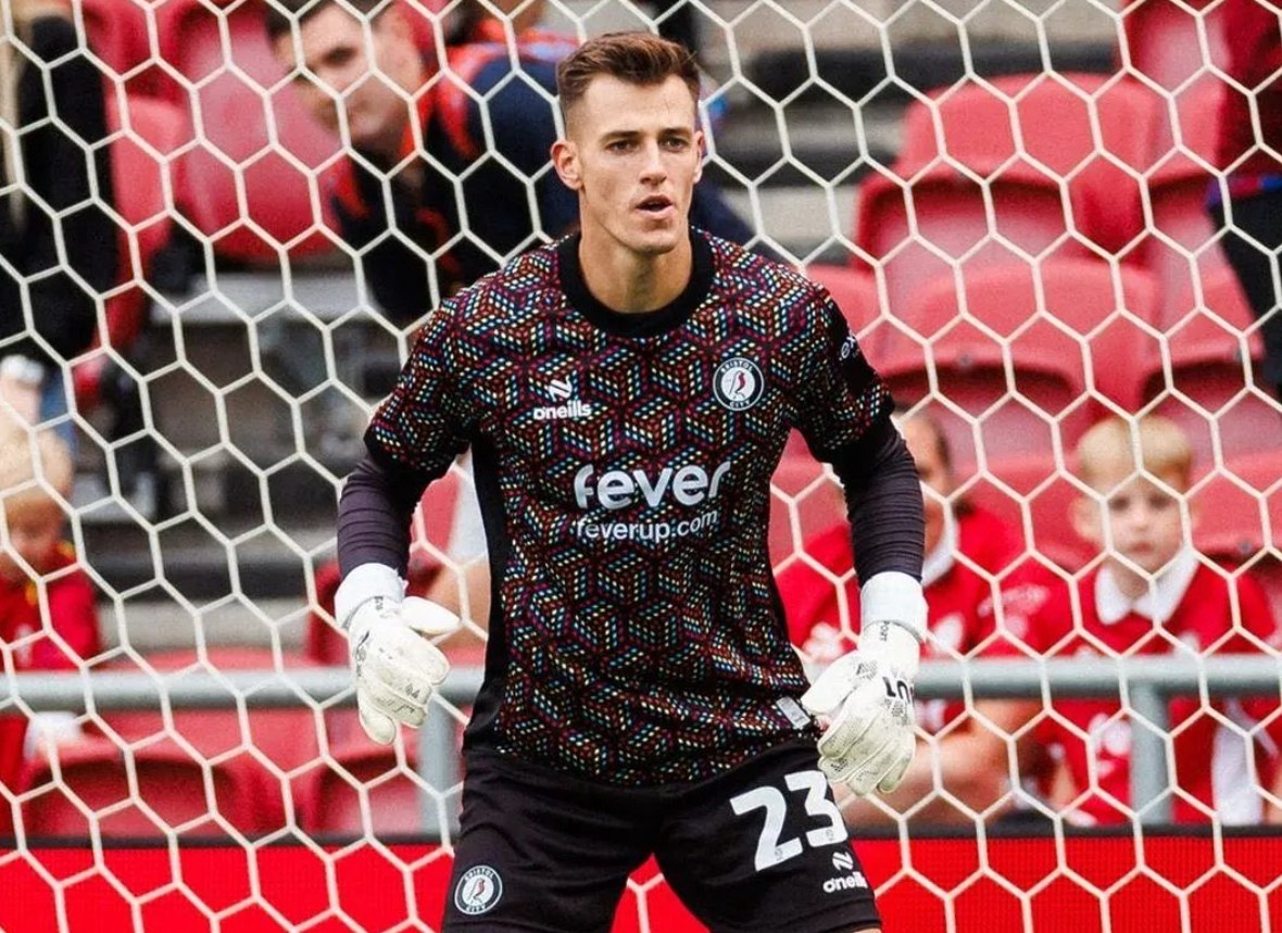 Nguoi thua cua MU khien Onana, Bayindir be mat hinh anh