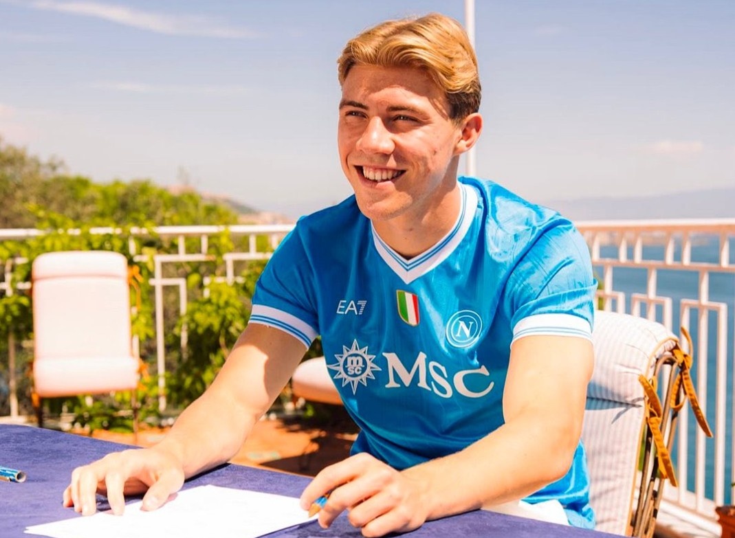 Hojlund danh gia thap 'bom tan' cua MU hinh anh