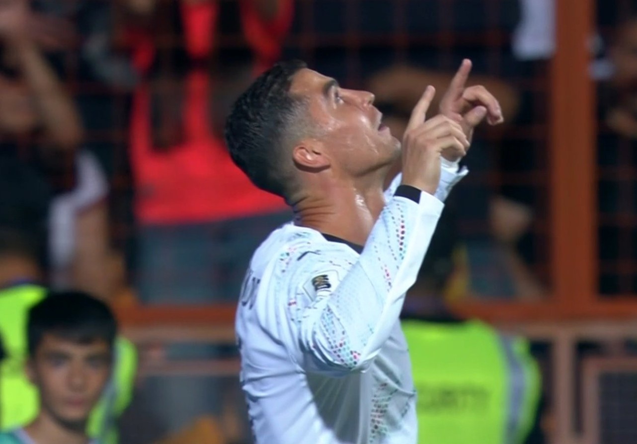 Ronaldo tri an Jota hinh anh