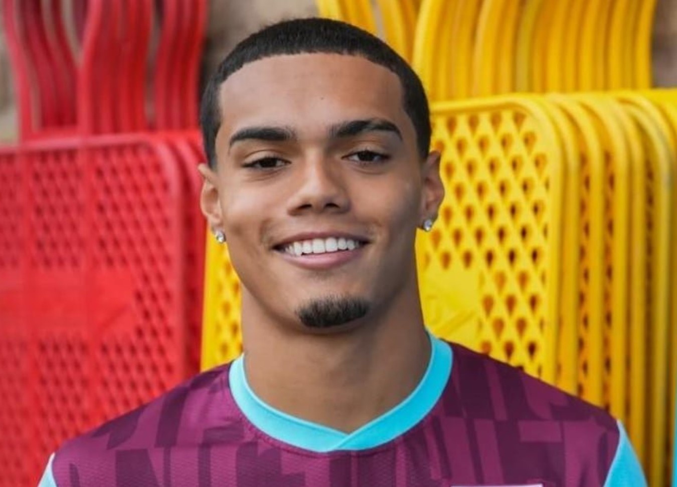 Con trai Ronaldinho co ben do moi hinh anh