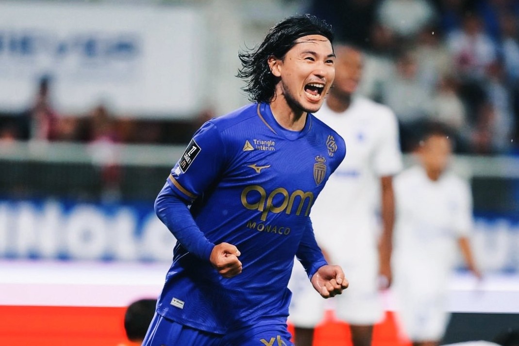 Minamino lam nen lich su o Monaco hinh anh