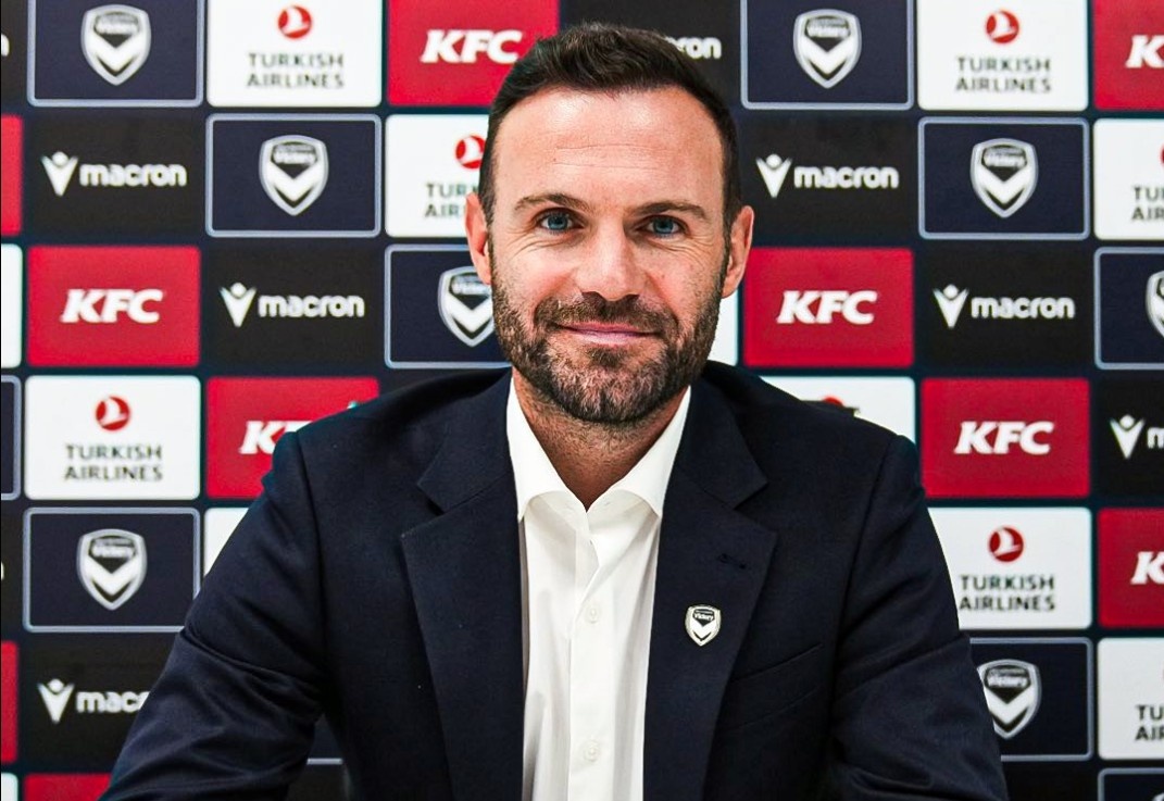 Mata co ben do moi hinh anh