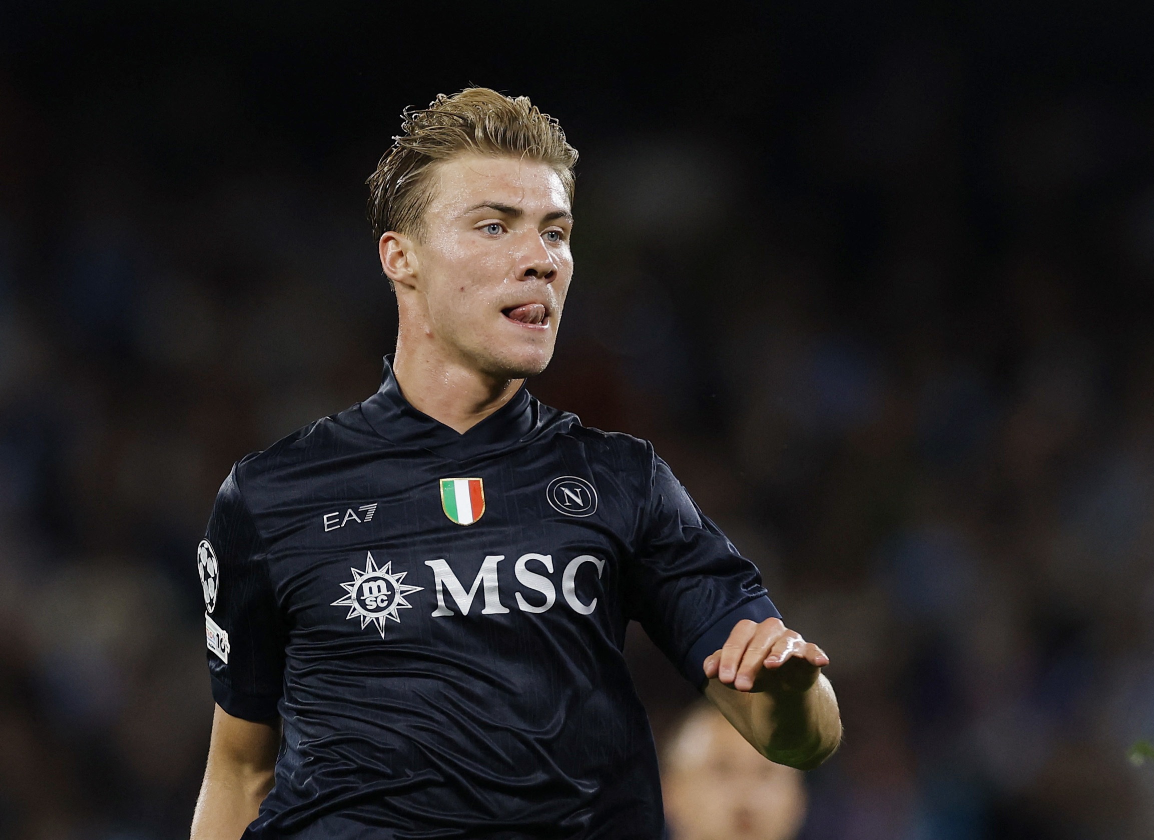 Hojlund 'tang hinh' truoc Man City hinh anh