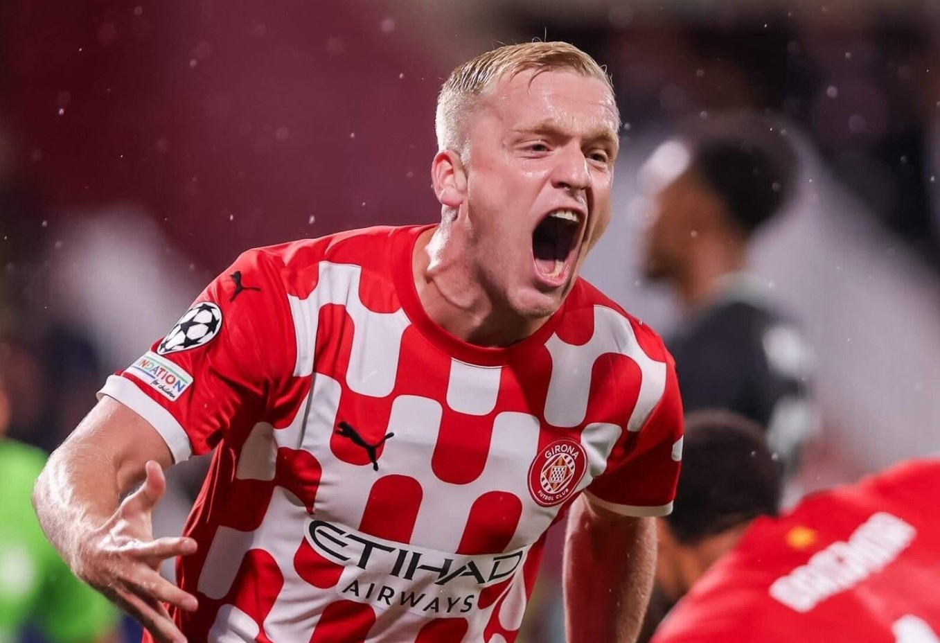 Cu soc lon voi Van de Beek hinh anh