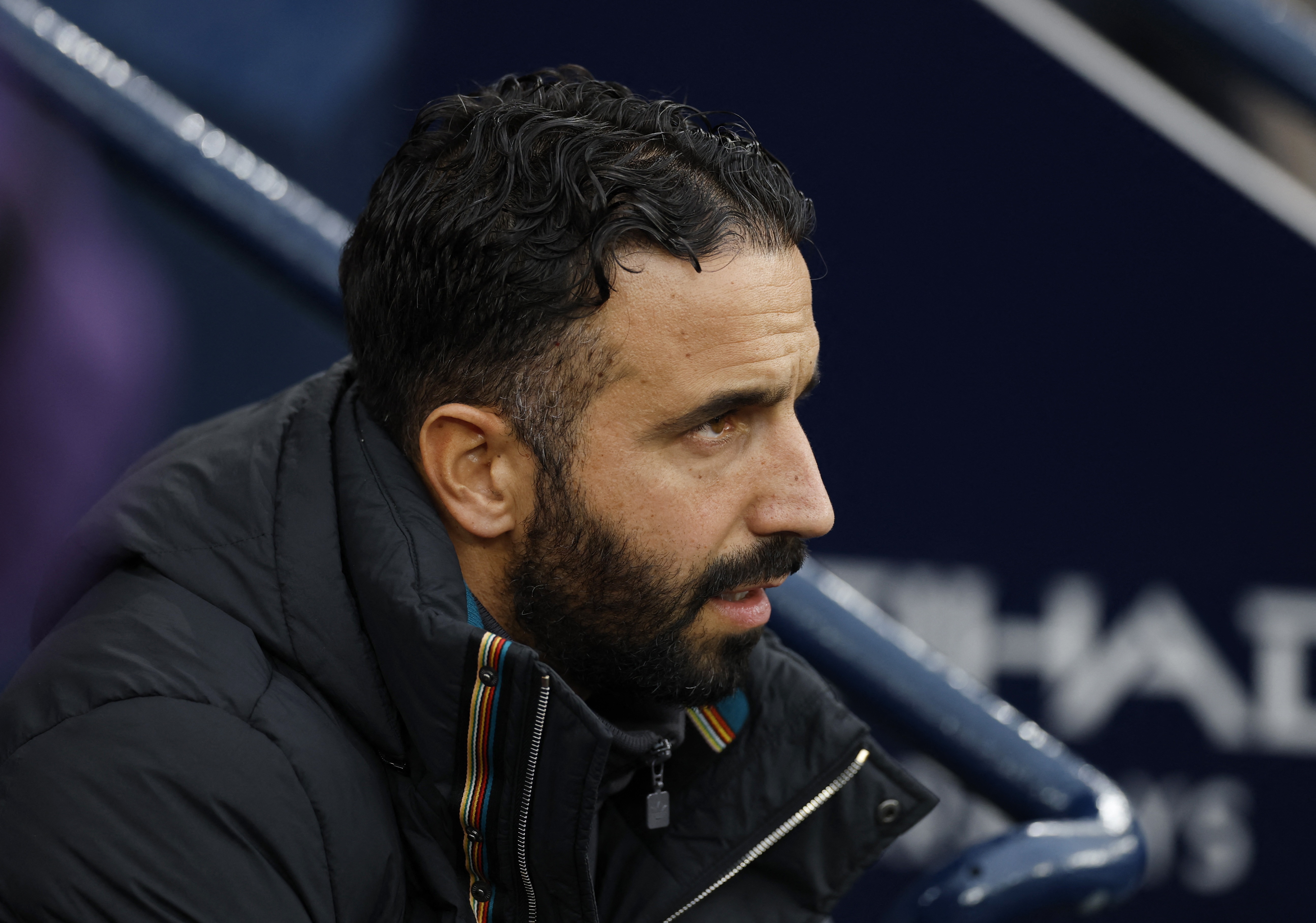 Carragher keu goi MU sa thai Amorim ngay lap tuc hinh anh