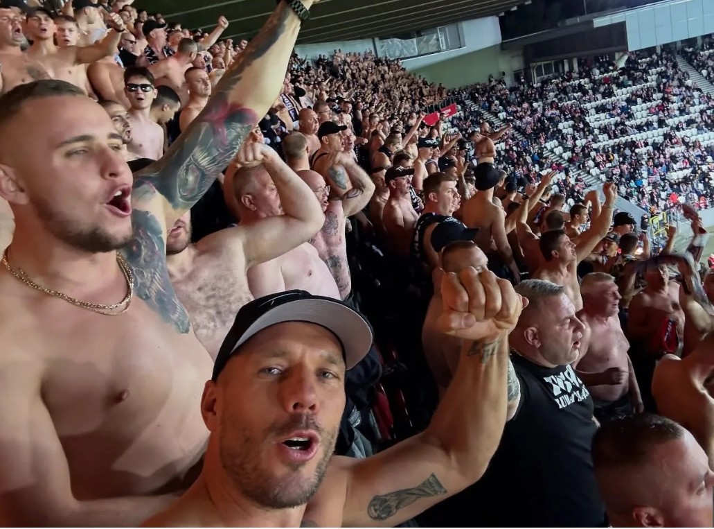 Hinh anh gay sot cua Podolski hinh anh