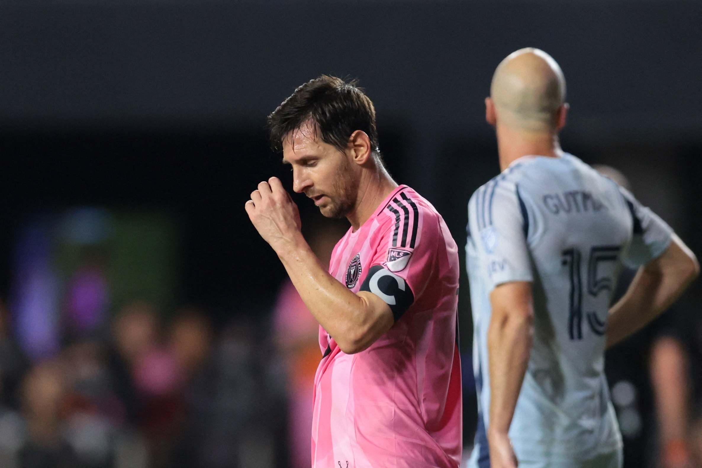 Man trinh dien gay soc cua Messi hinh anh