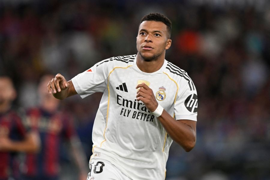 Mbappe sanh ngang Ronaldo hinh anh