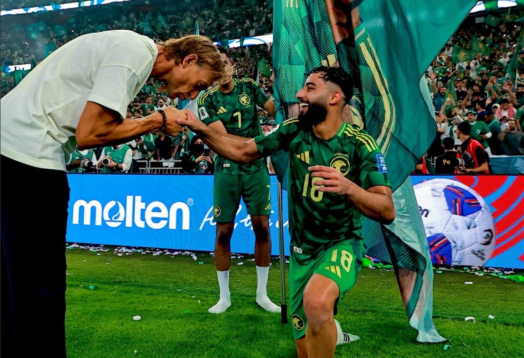 Hinh anh gay sot cua HLV Saudi Arabia hinh anh