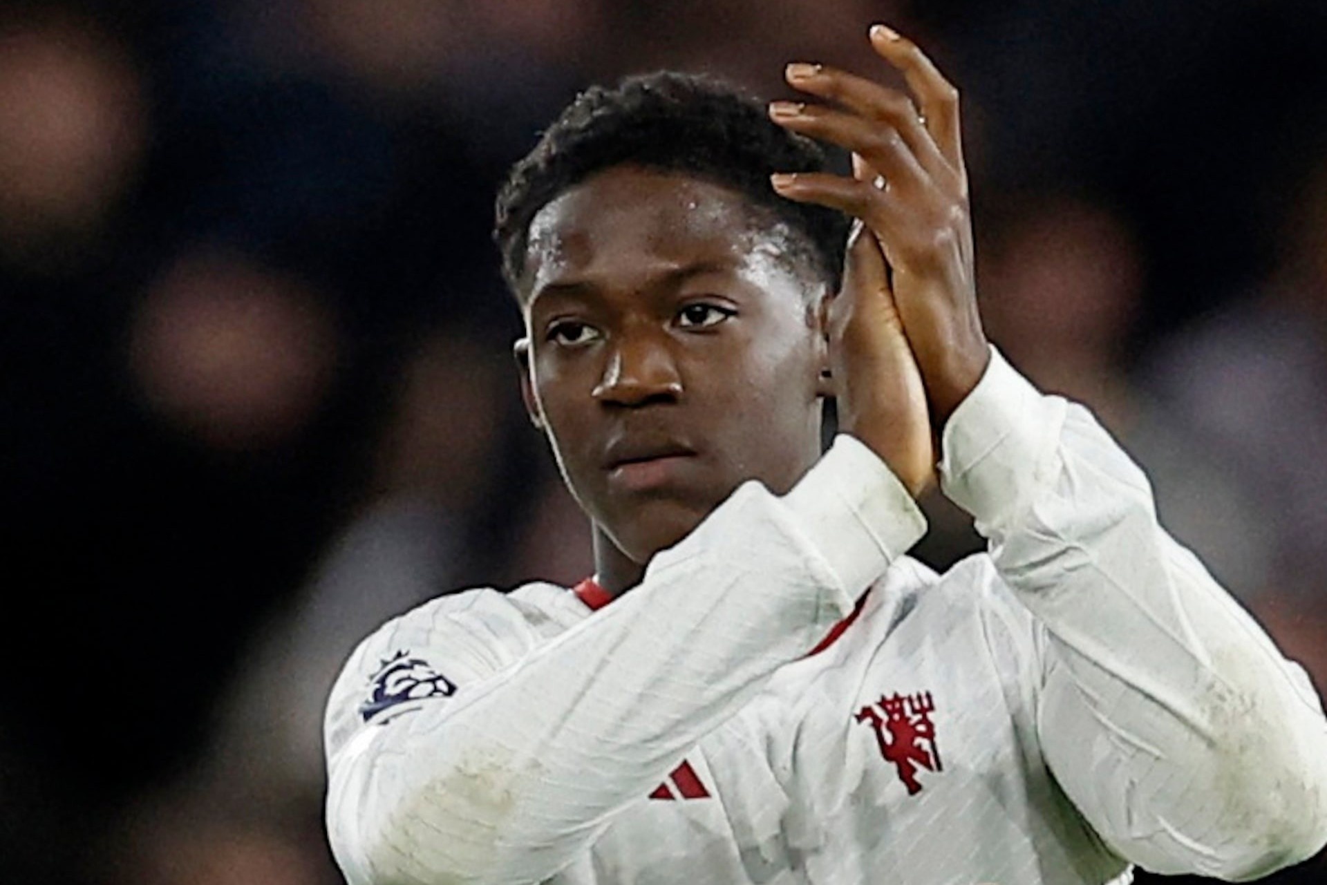 MU chot tuong lai 2 cau thu hinh anh