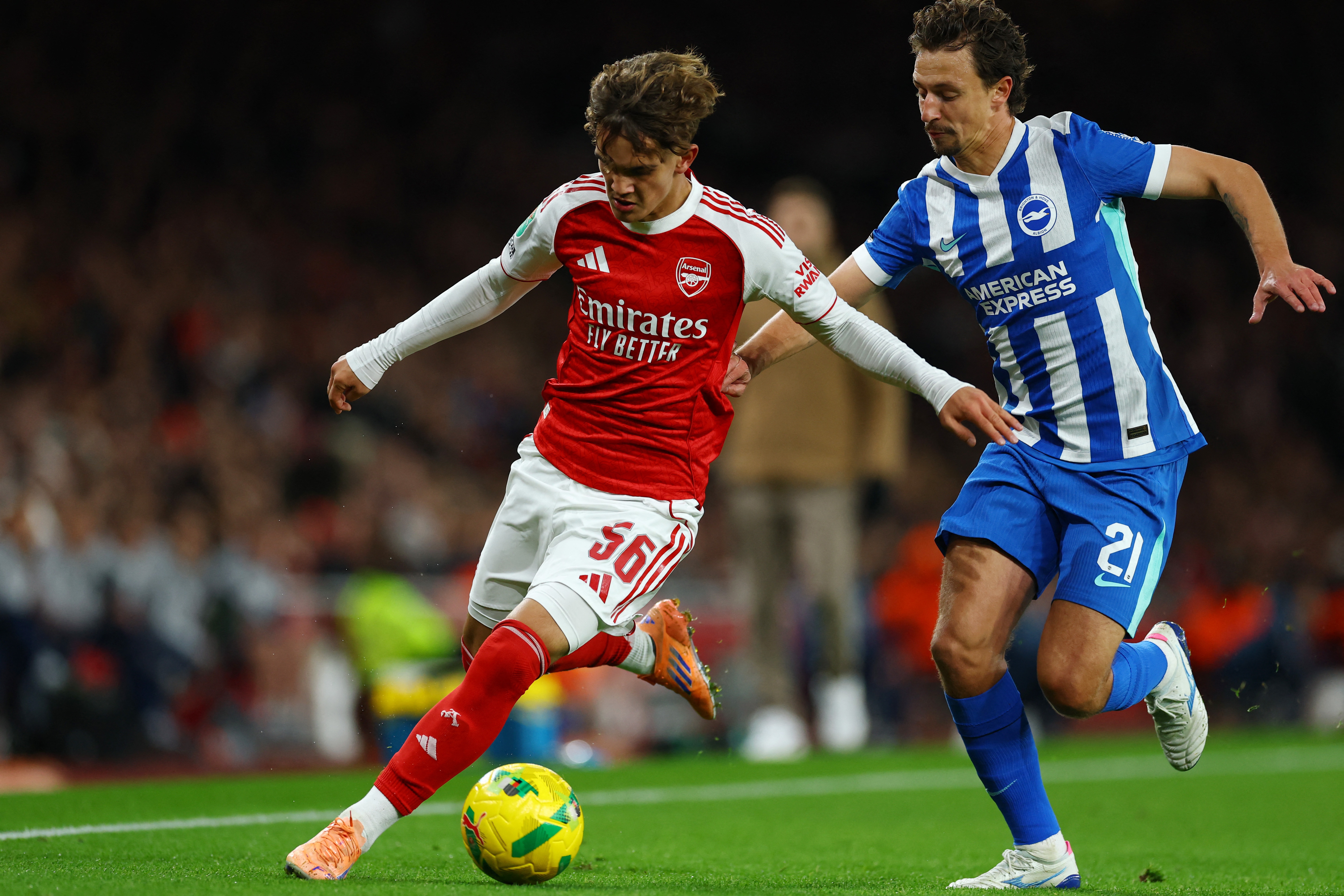 Than dong Arsenal lai pha ky luc hinh anh