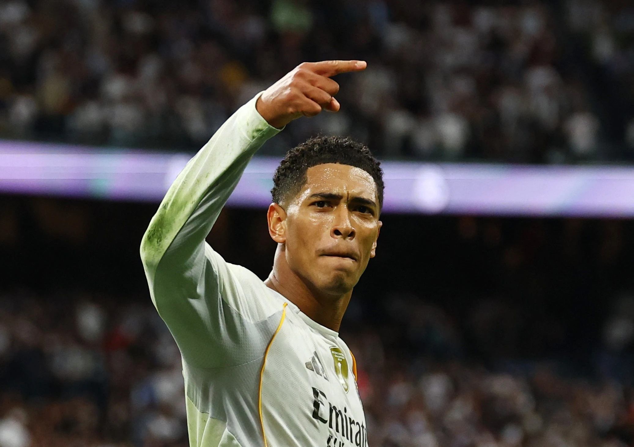 Real Madrid doi UEFA boi thuong 4,5 ty euro hinh anh