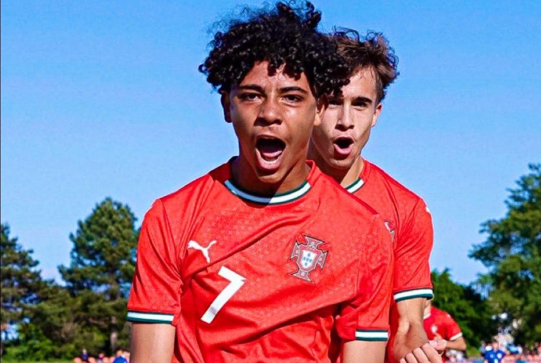 Con trai Ronaldo toa sang hinh anh