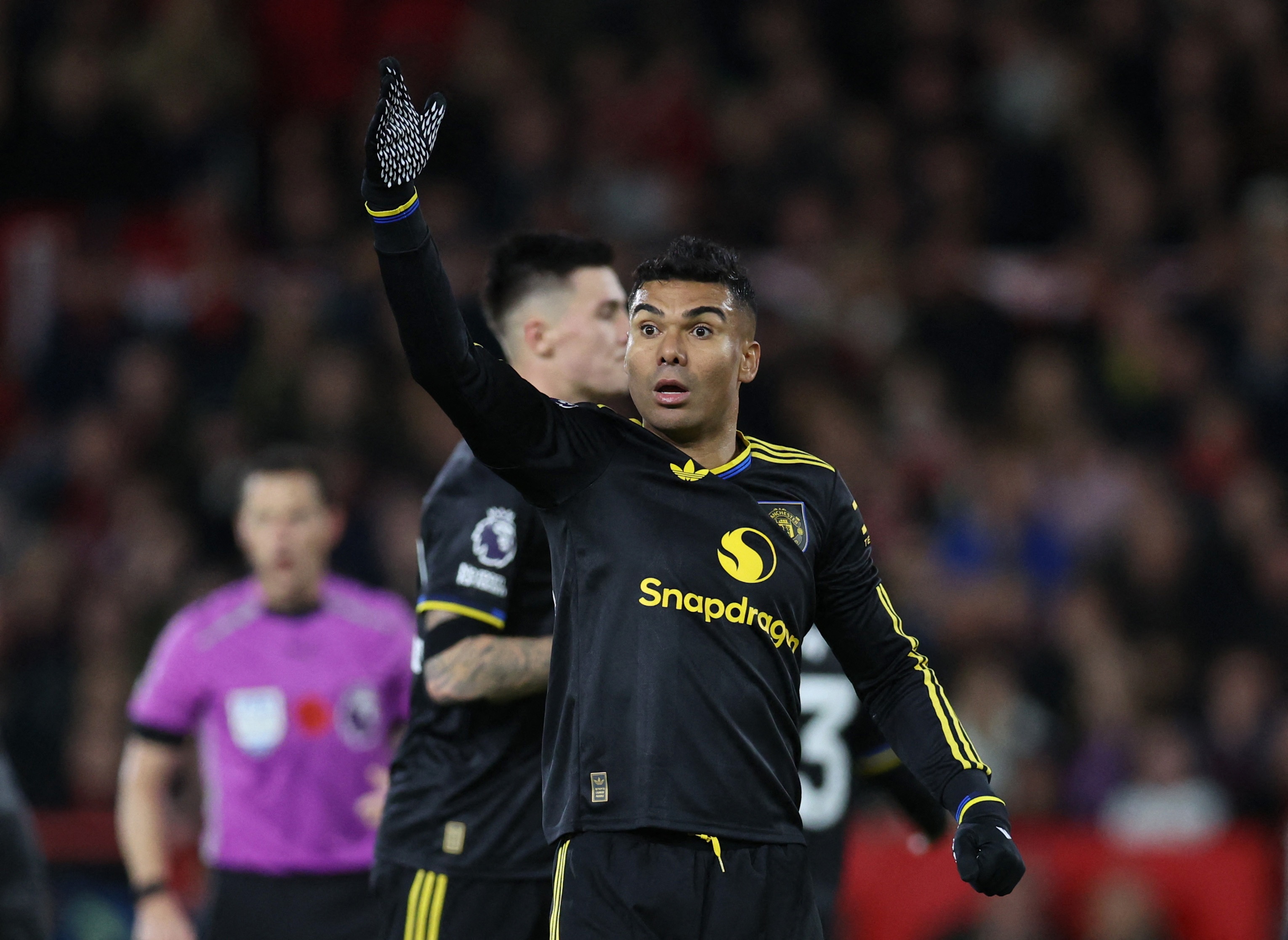 Casemiro 'hoi sinh' ngoan muc hinh anh