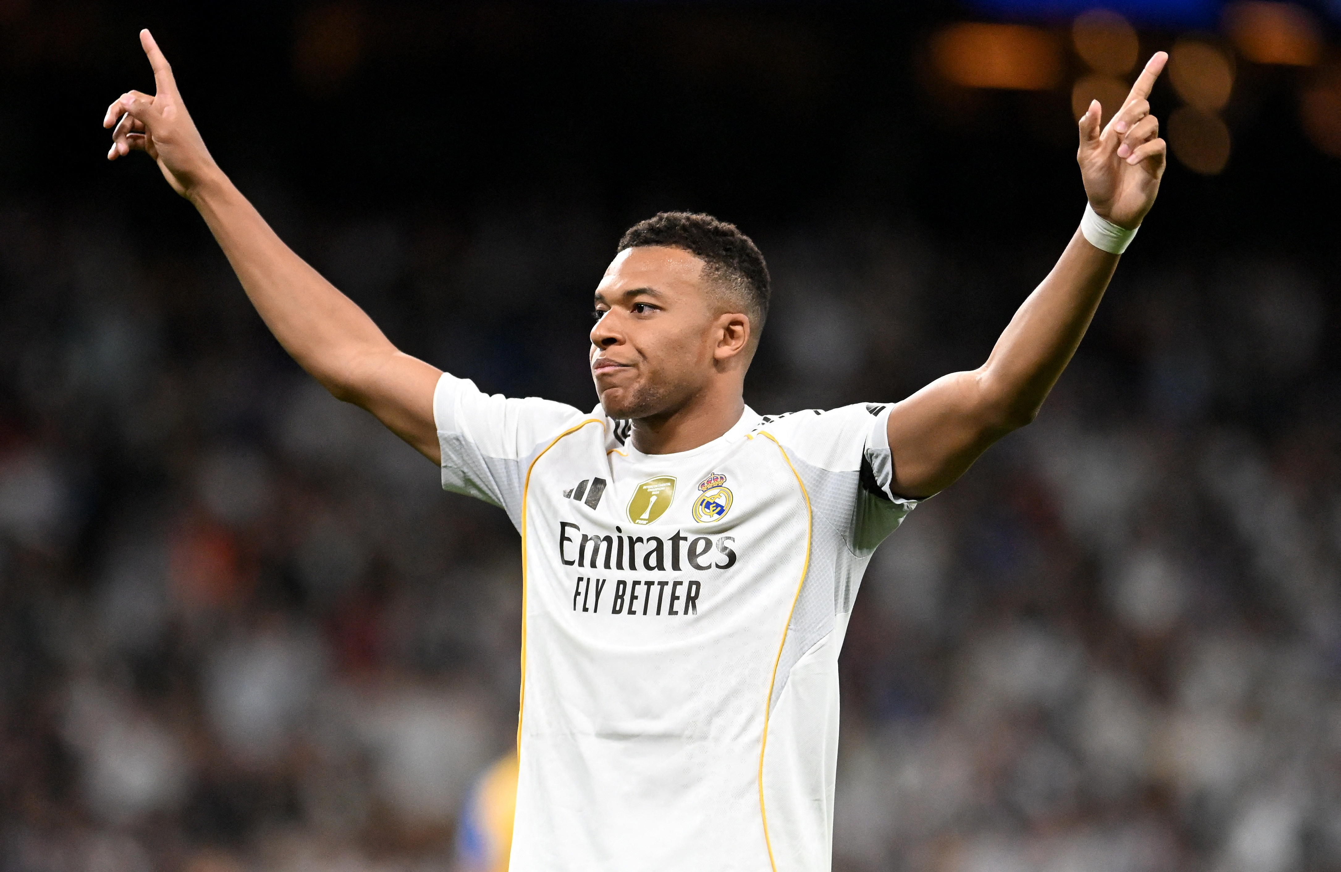 Mbappe vuot mat Ronaldo hinh anh