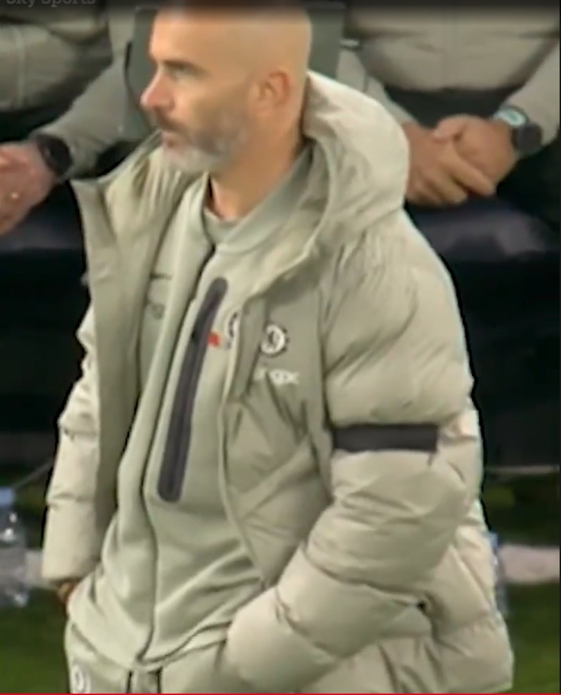 HLV Maresca nhay cam anh 1