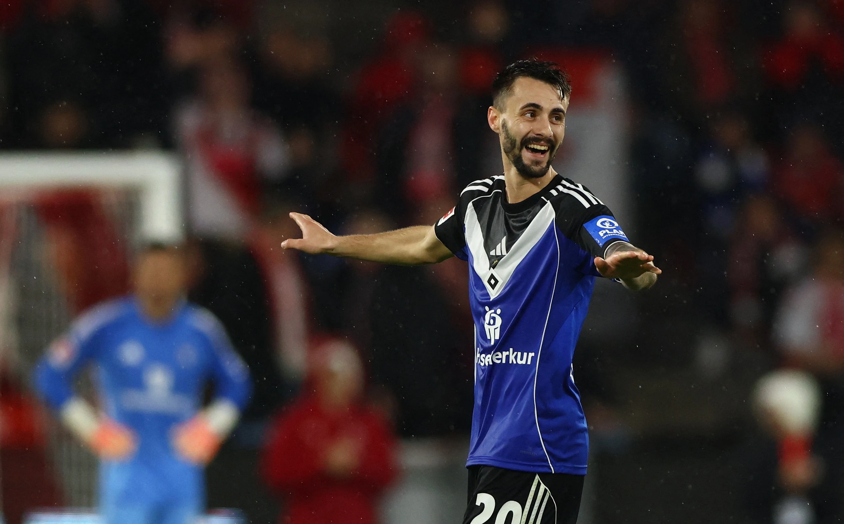 Cau thu Arsenal thanh 'tham hoa' o Bundesliga hinh anh