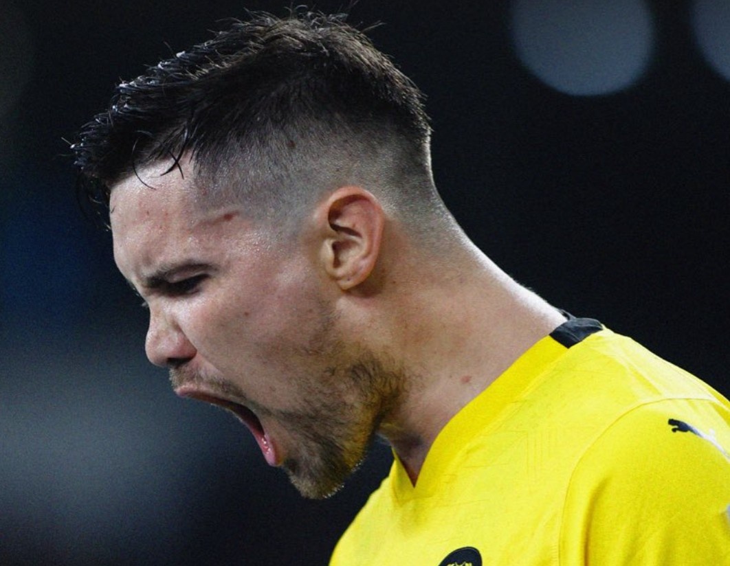 Bao nuoc ngoai: 'FIFA manh tay voi Malaysia' hinh anh