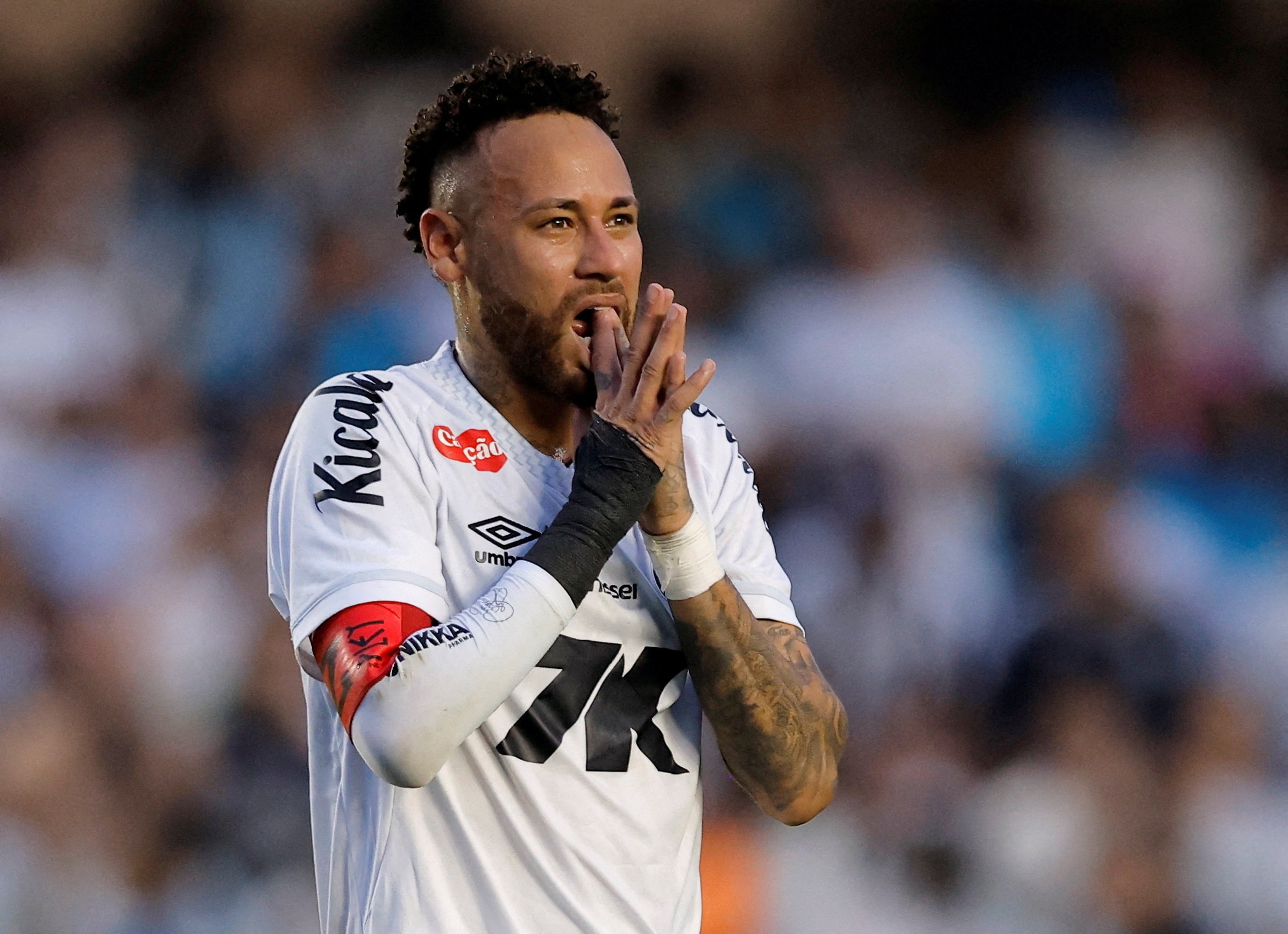 Neymar lai bi Brazil gach ten hinh anh