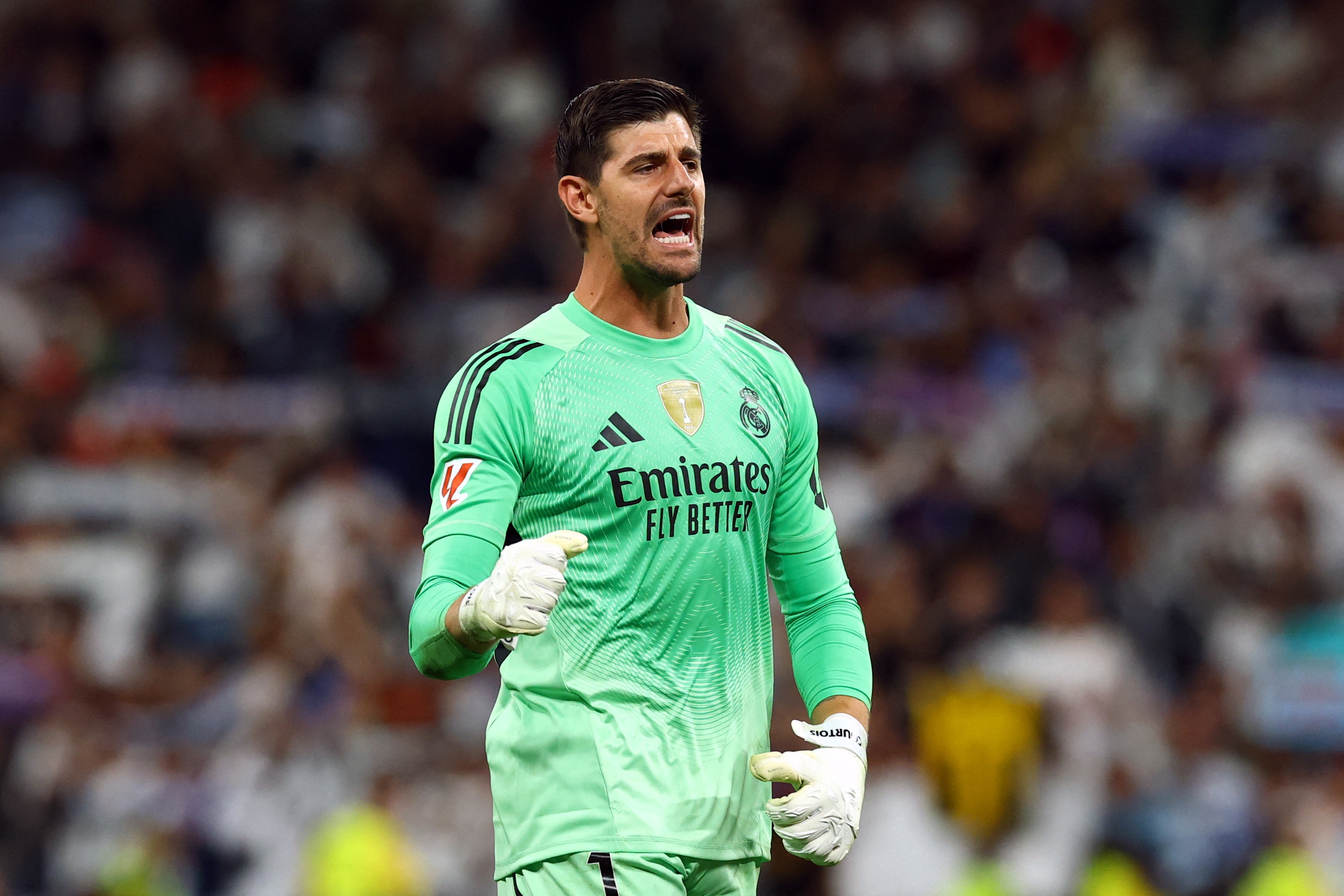 Courtois cuu thua gay kinh ngac hinh anh