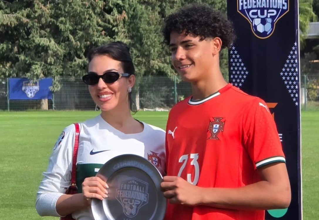 Con trai Ronaldo vo dich giai tre hinh anh