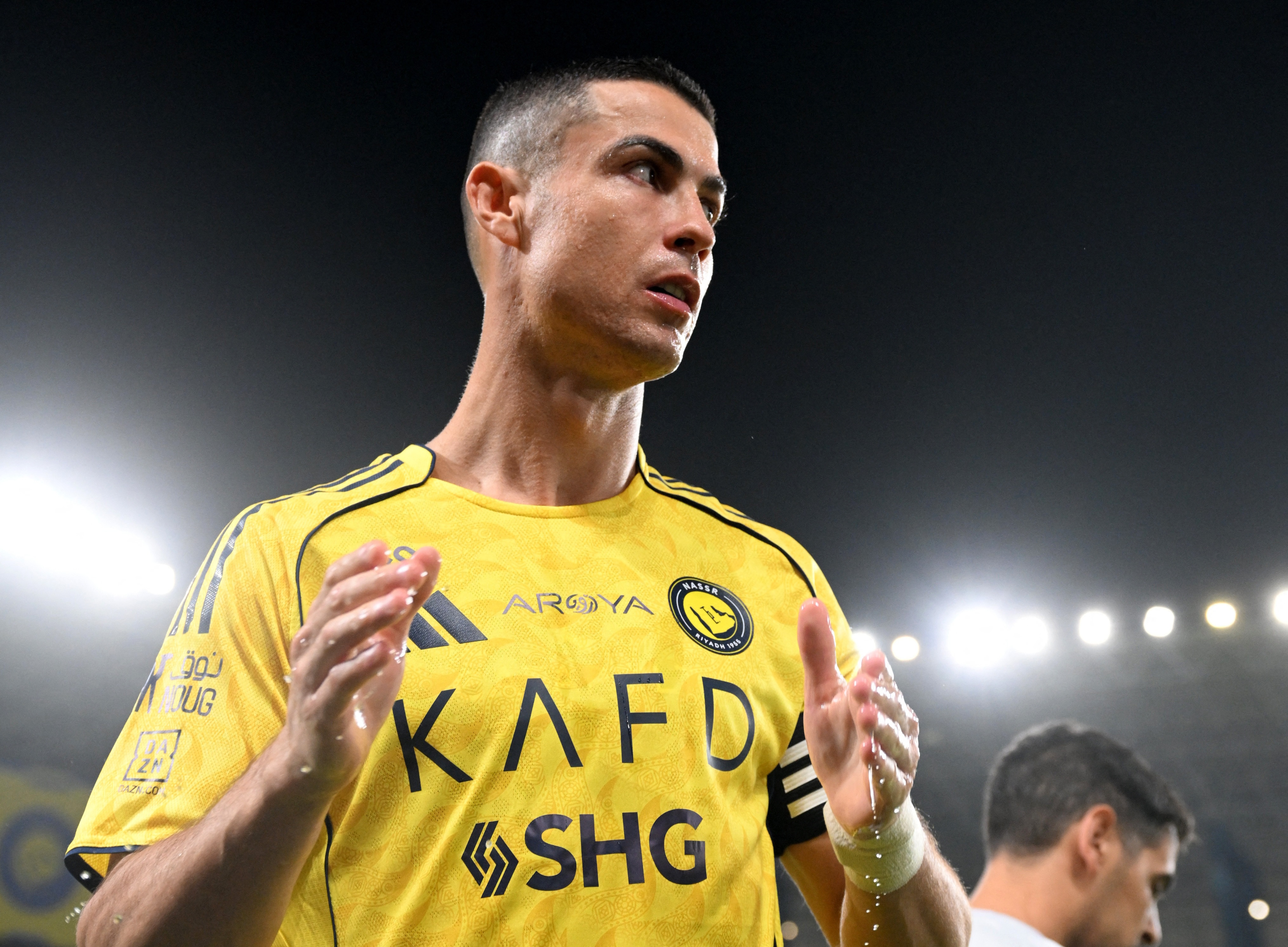 Cach Ronaldo lam giau ngoai san co hinh anh