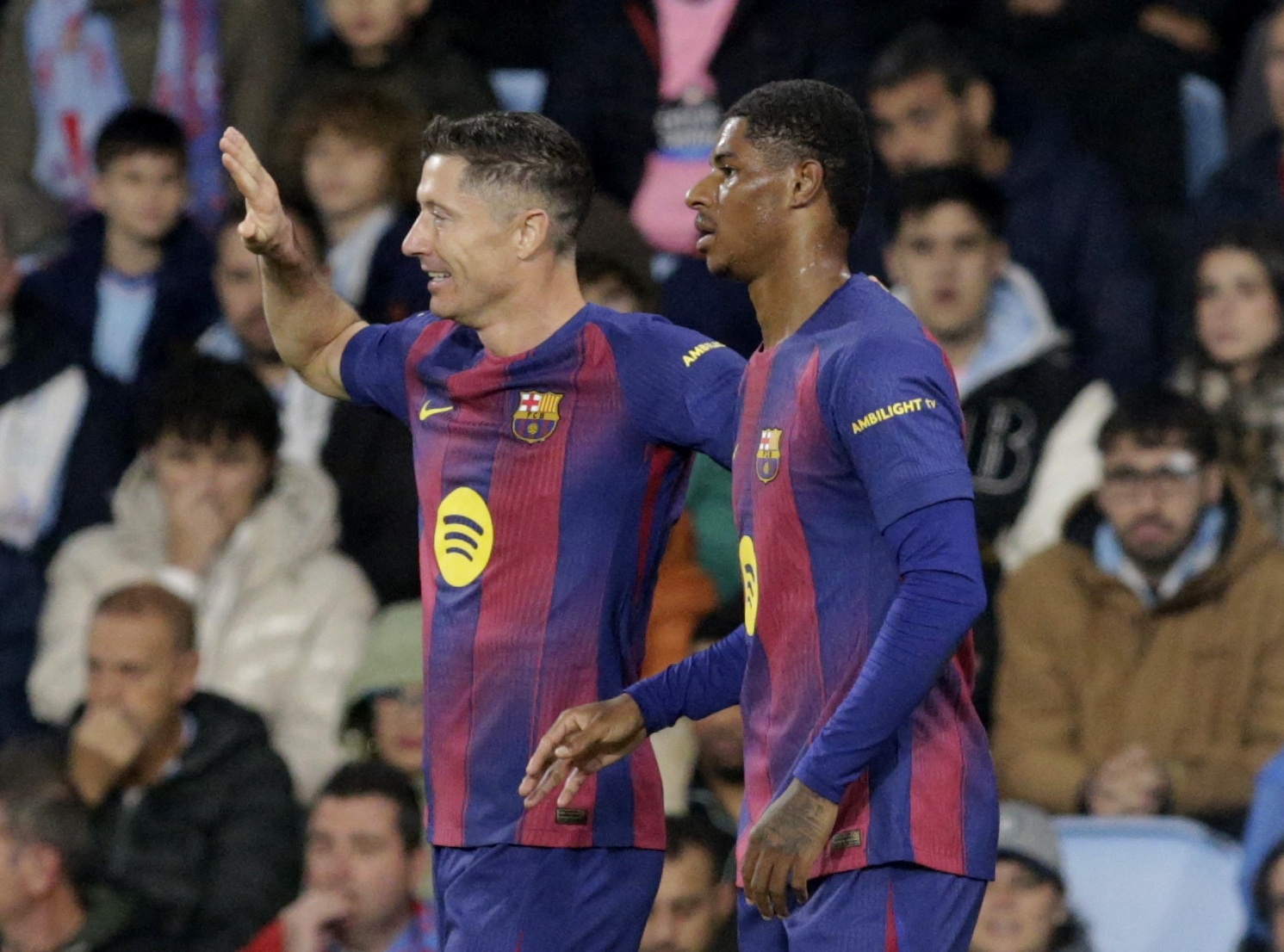 Lewandowski, Rashford bung no hinh anh