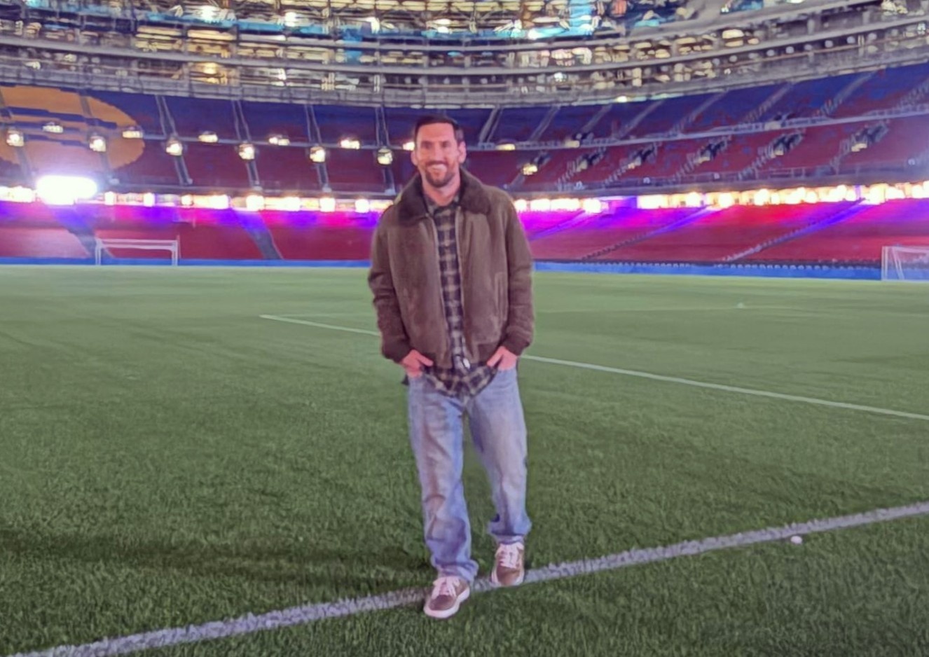 Barcelona bat ngo truoc man tai xuat cua Messi hinh anh