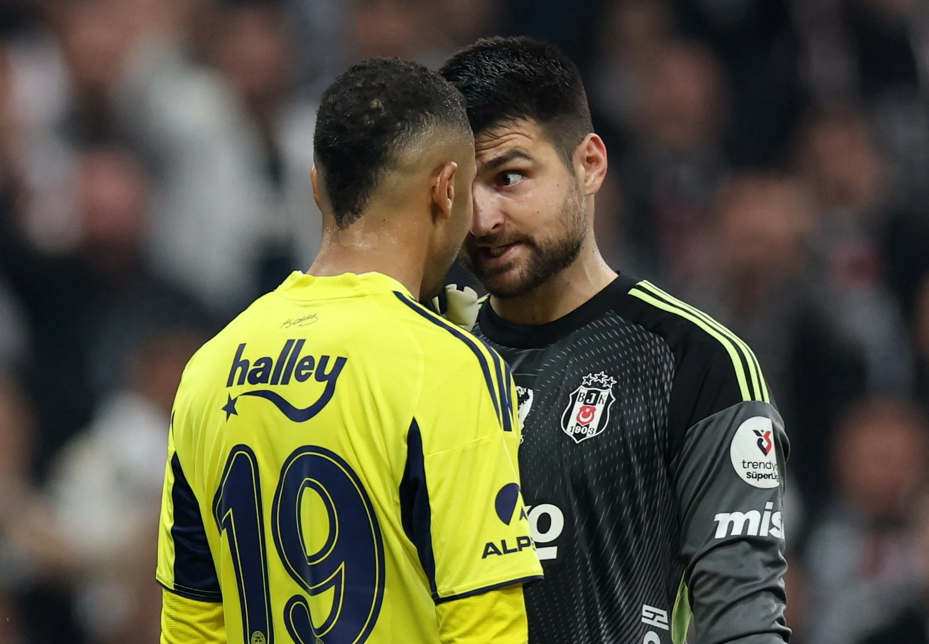 Hon 1.000 cau thu bi dieu tra, bong da Tho Nhi Ky khung hoang hinh anh