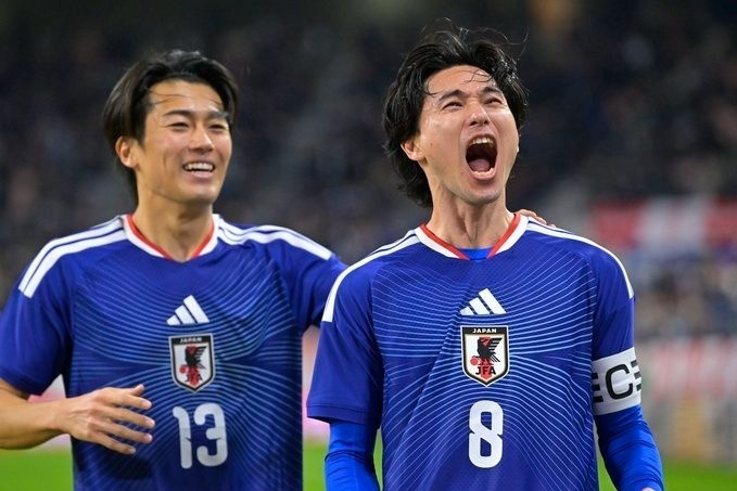 Dan sao chau Au giup Nhat Ban ha Ghana hinh anh