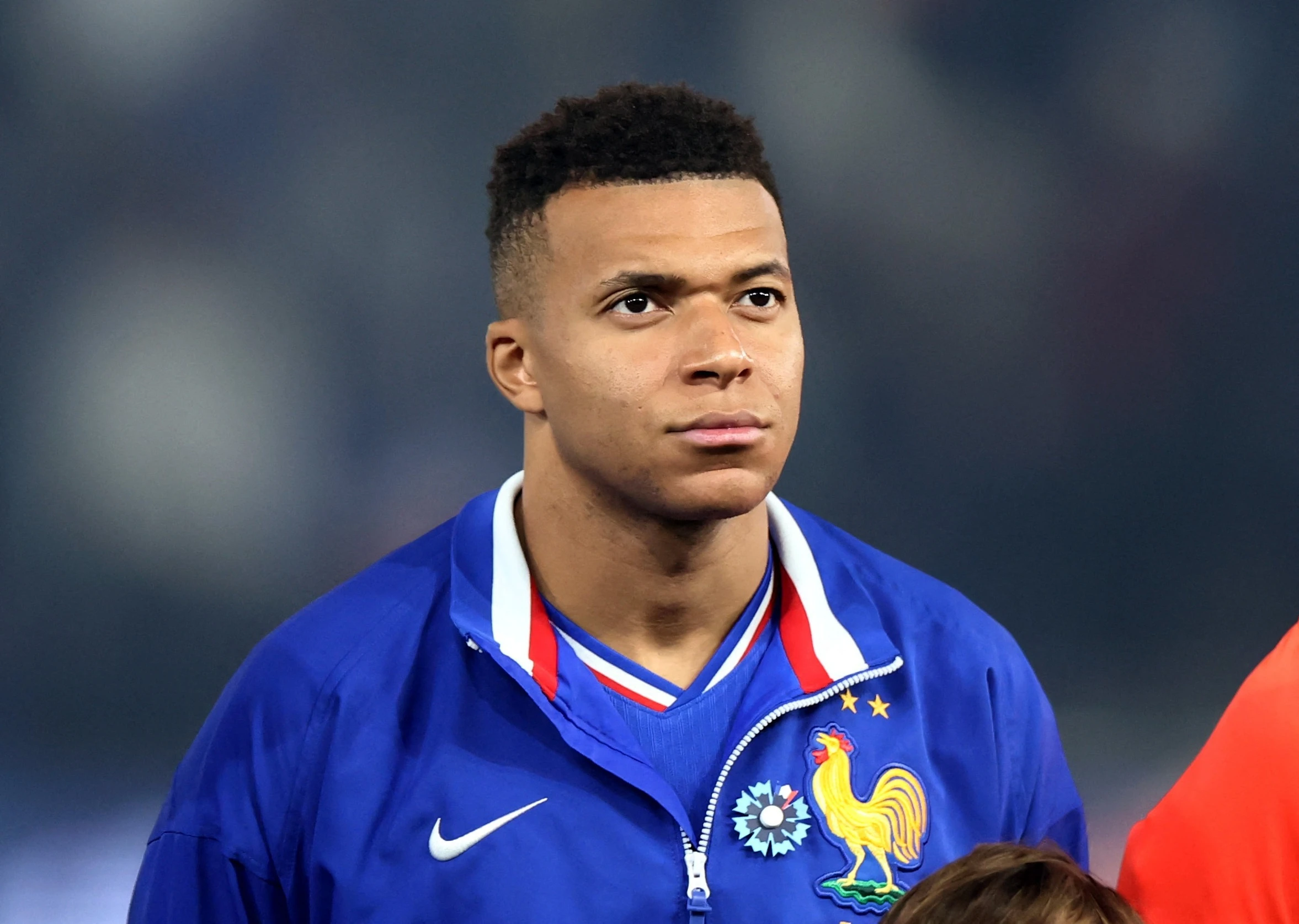 Cu soc voi Mbappe hinh anh