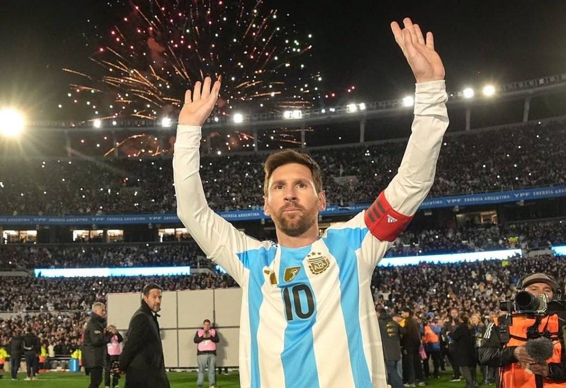 Messi phi thuong hinh anh