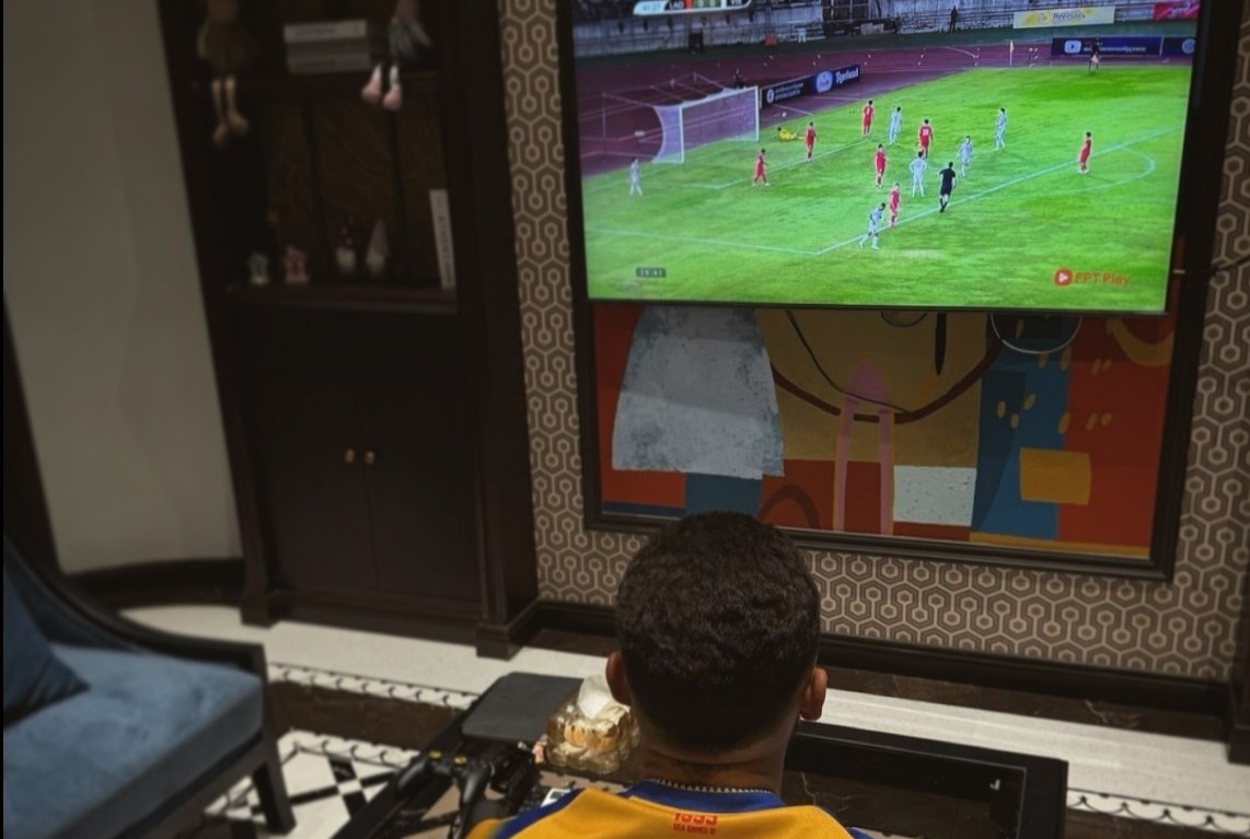 Buc anh gay sot cua Hoang Hen hinh anh