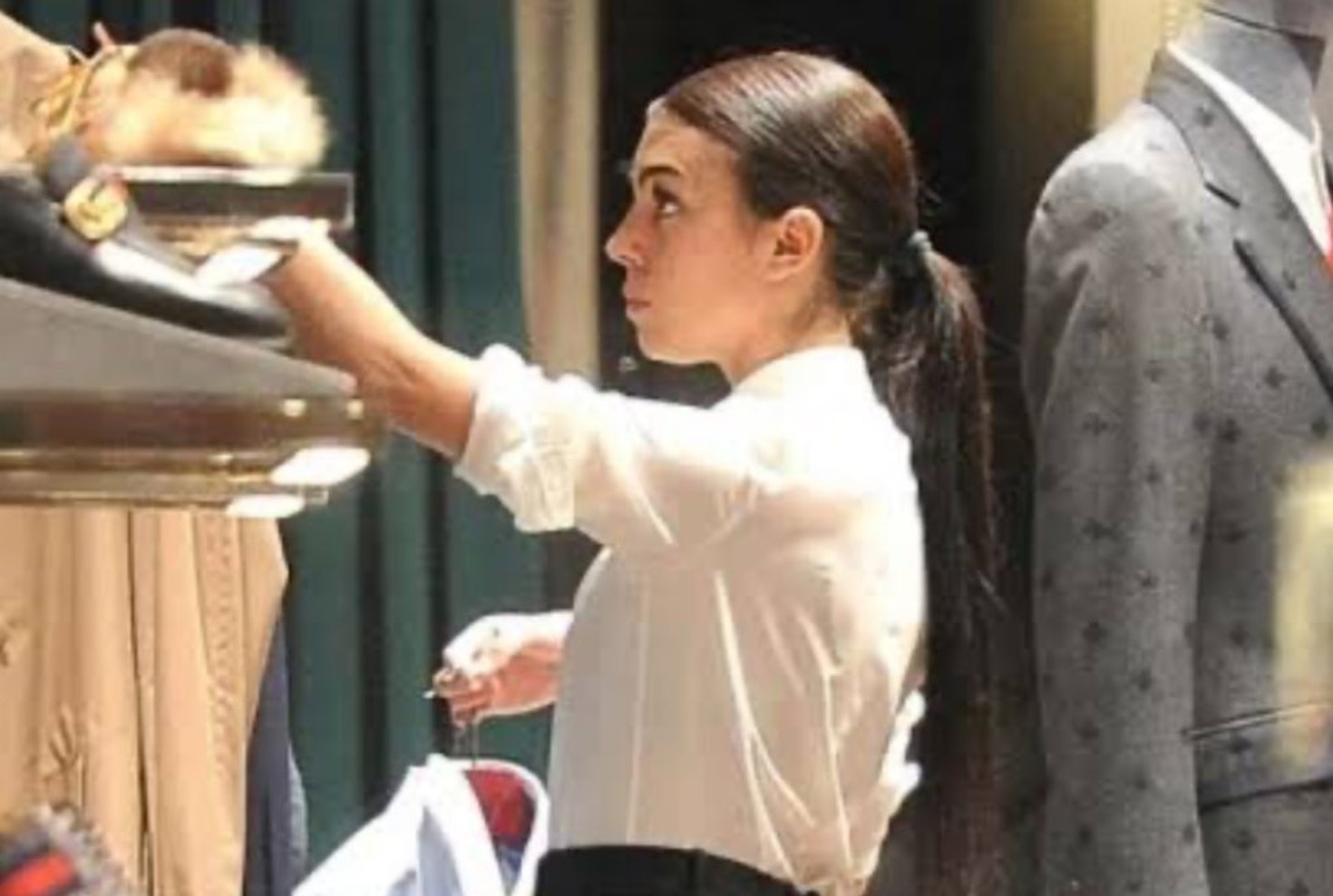 Buc anh qua khu cua Georgina gay sot hinh anh