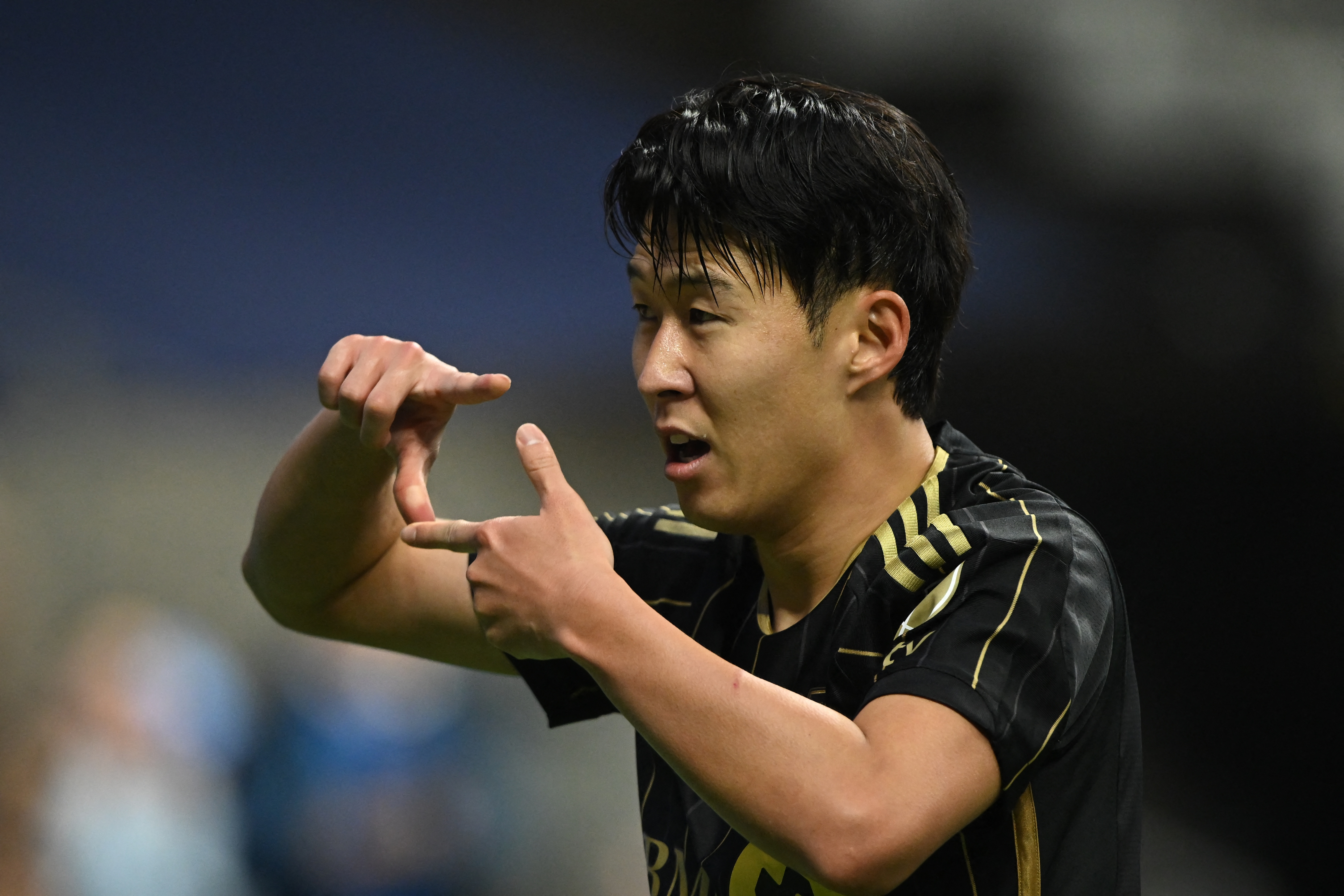 Son Heung-min lai ghi tuyet pham sut phat hinh anh