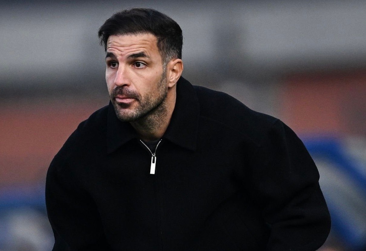 HLV Fabregas lai tro thanh hien tuong hinh anh