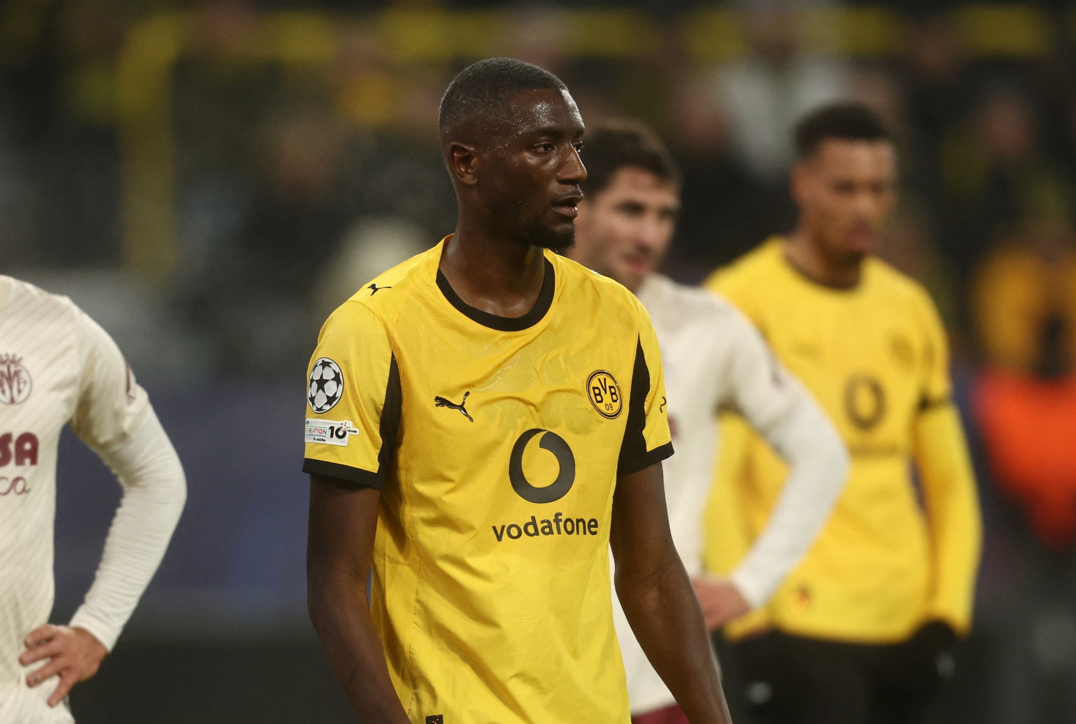 Tham hoa phat den o Champions League hinh anh