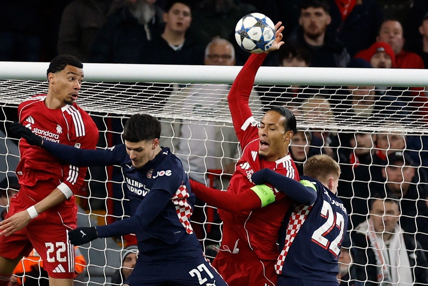 Sai lam tai hai cua Van Dijk hinh anh