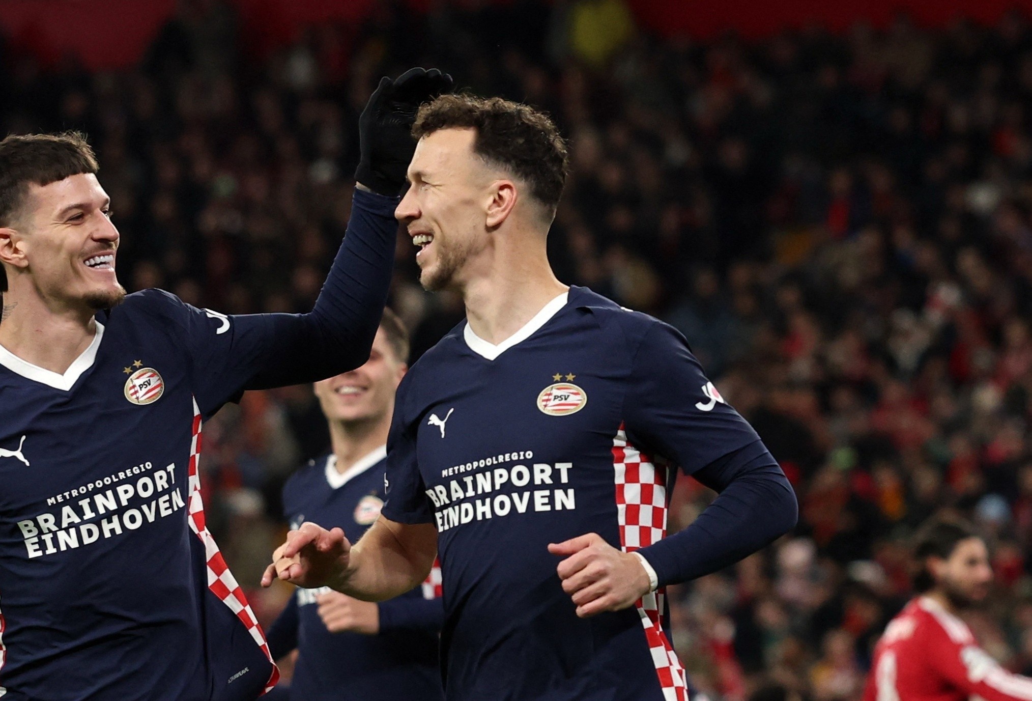 Nga mu voi Perisic hinh anh