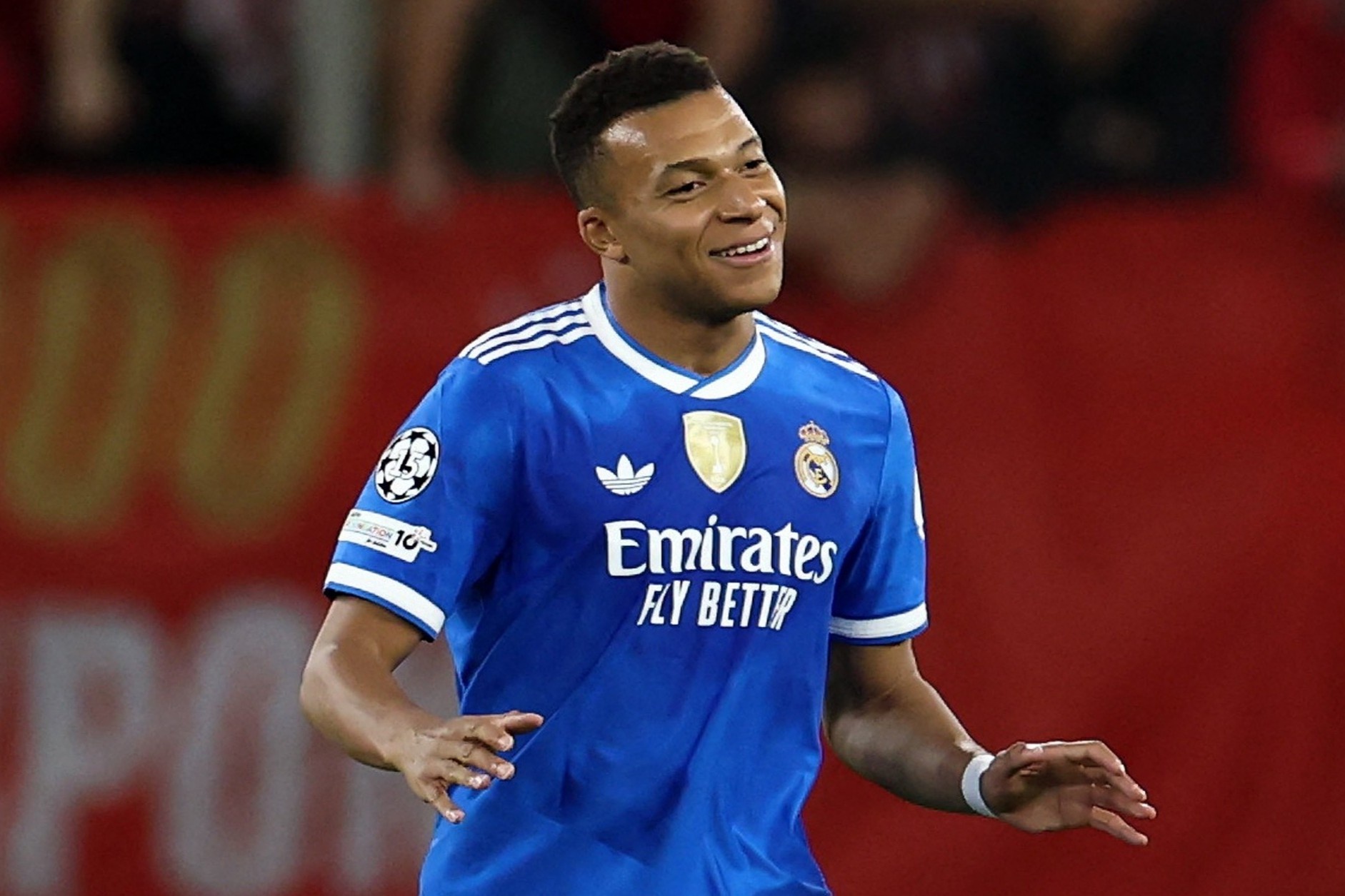 Mbappe sanh ngang Ronaldo, Messi hinh anh