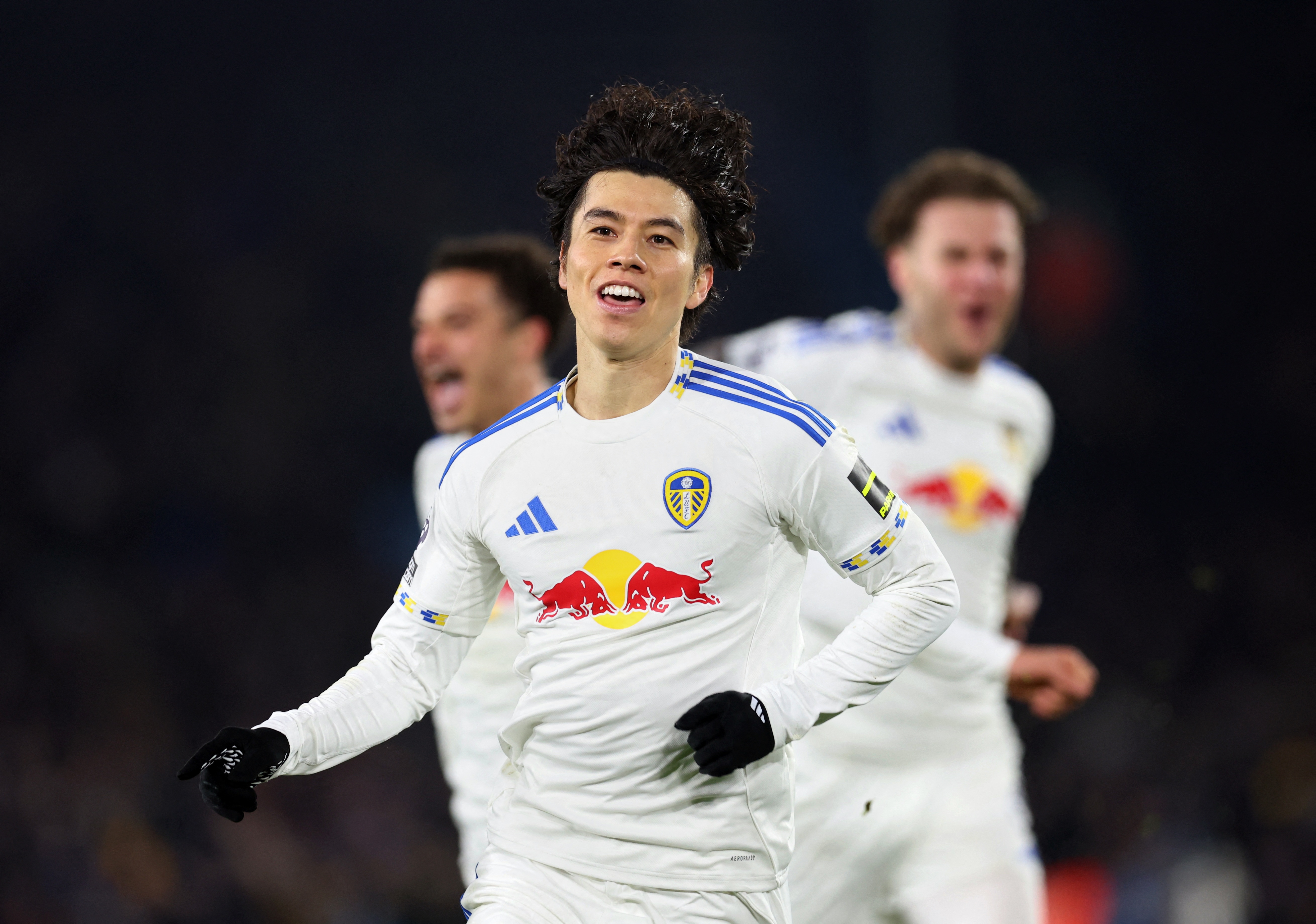 Trieu luot xem tien ve Nhat Ban sut tung luoi Chelsea hinh anh