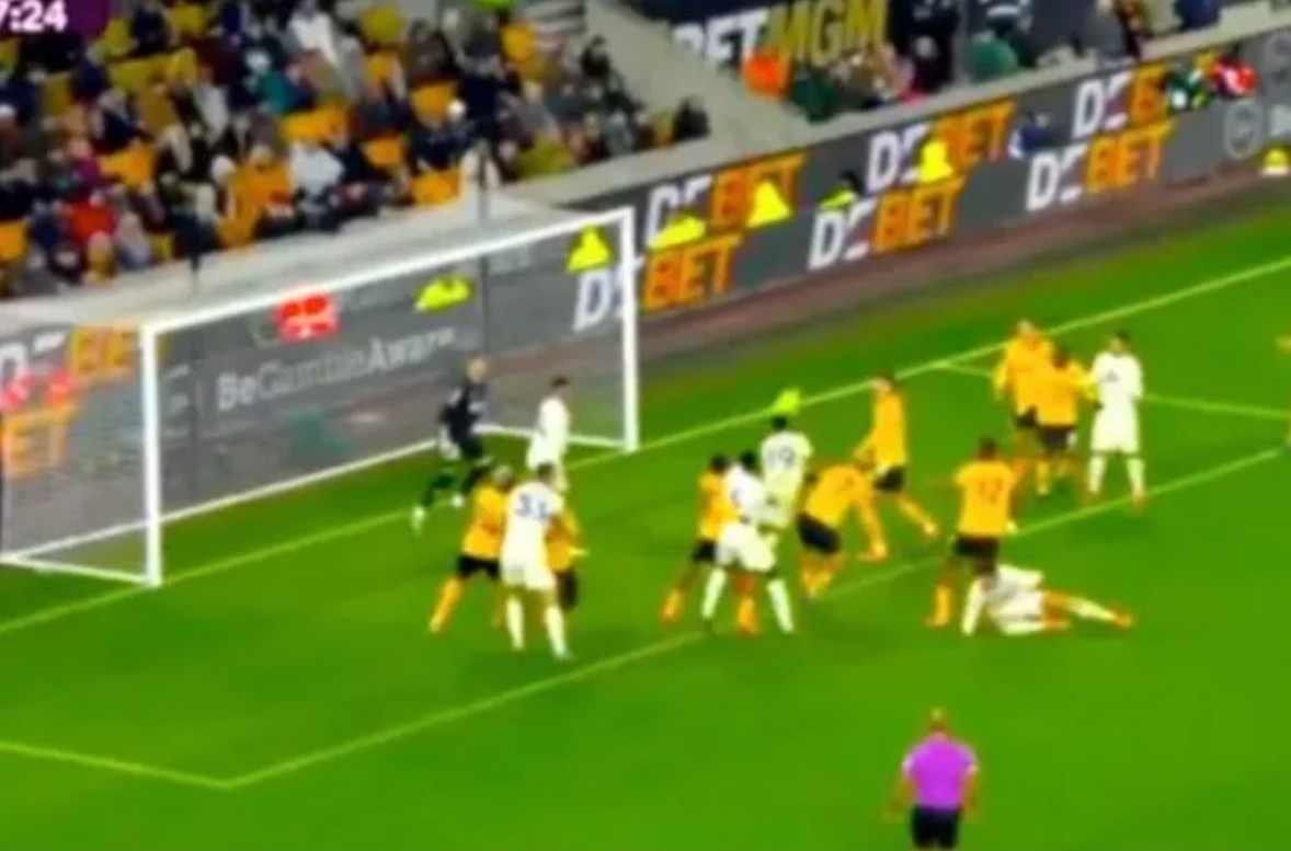 VAR gay tranh cai du doi hinh anh