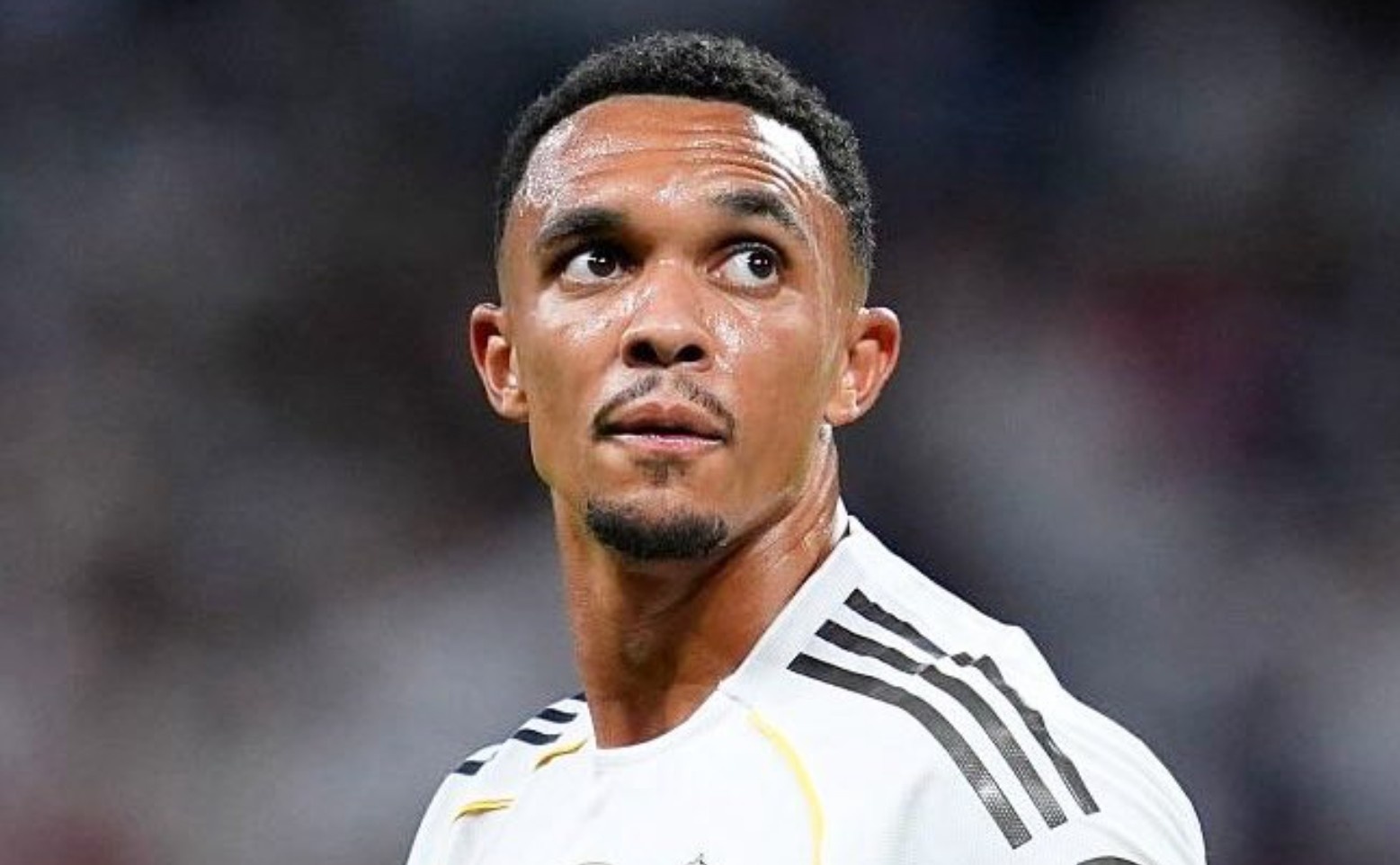 Alexander-Arnold khien Real Madrid mat bon tien hinh anh