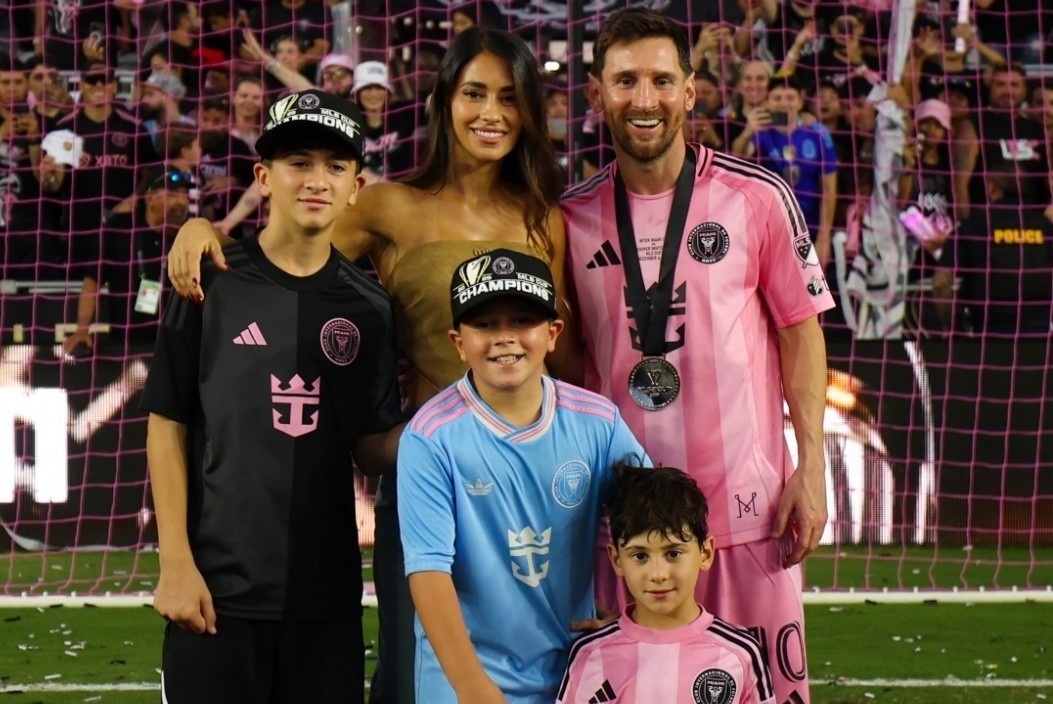 Buc anh gia dinh Messi gay sot hinh anh