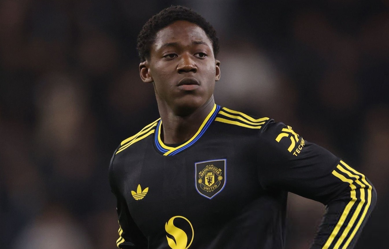 Fan MU phan ung kho tin voi Mainoo hinh anh