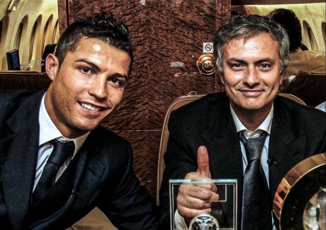 Vien canh Mourinho dan dat Ronaldo hinh anh