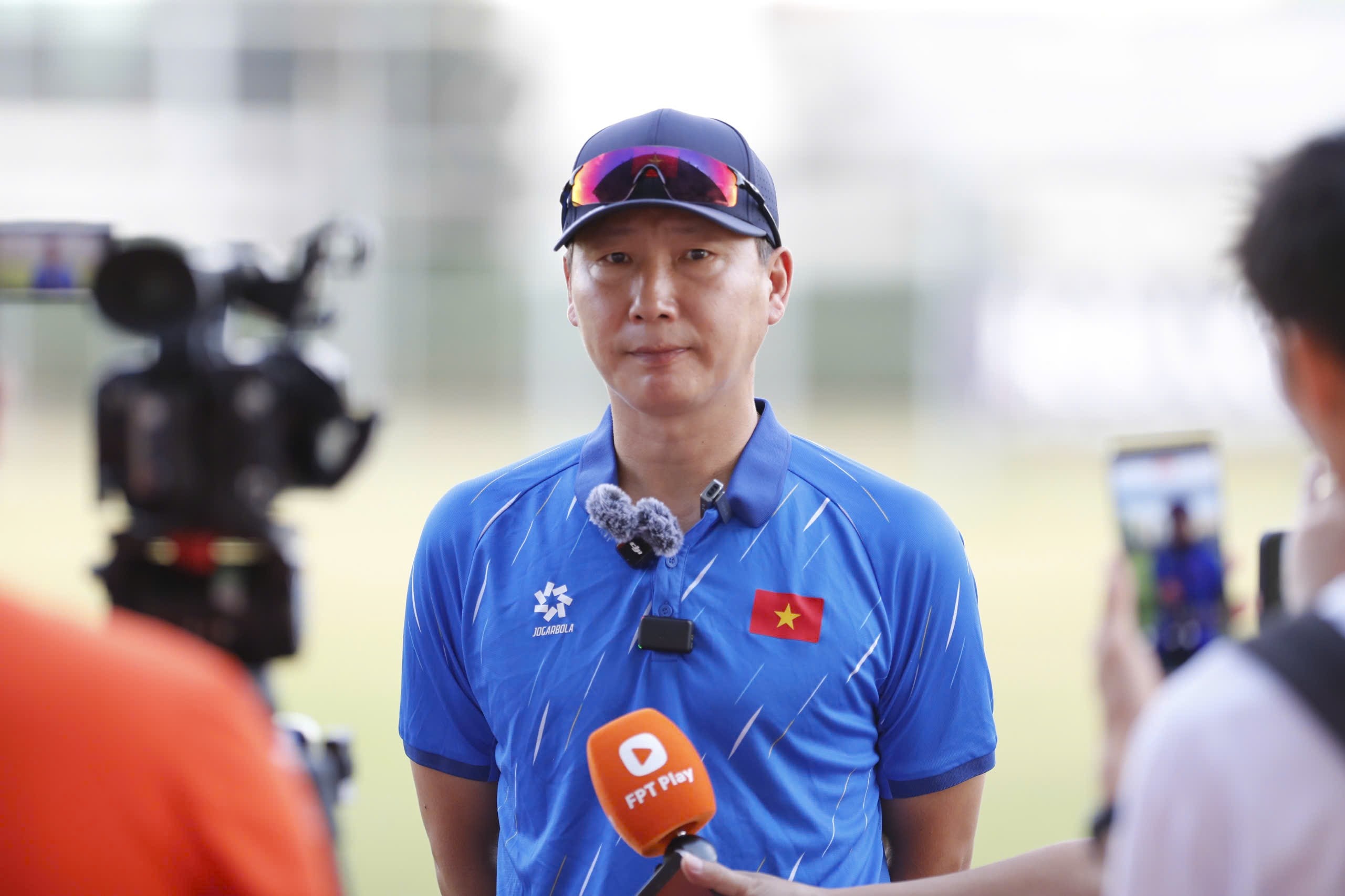 HLV Kim Sang-sik: 'U22 Viet Nam phai thang Malaysia bang moi gia' hinh anh